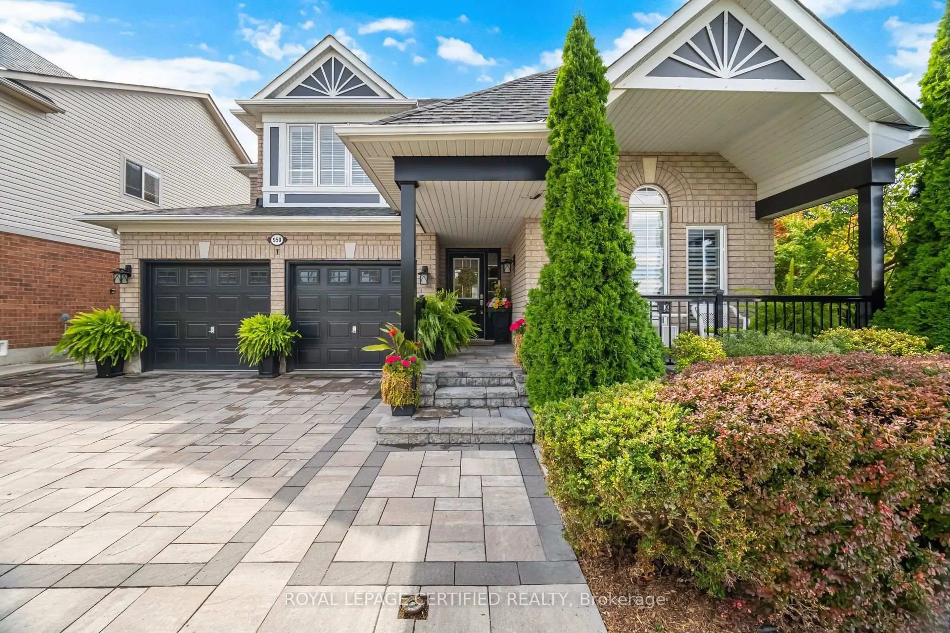 Home with brick exterior material, street for 950 Fourth Line, Milton Ontario L6T 6M9