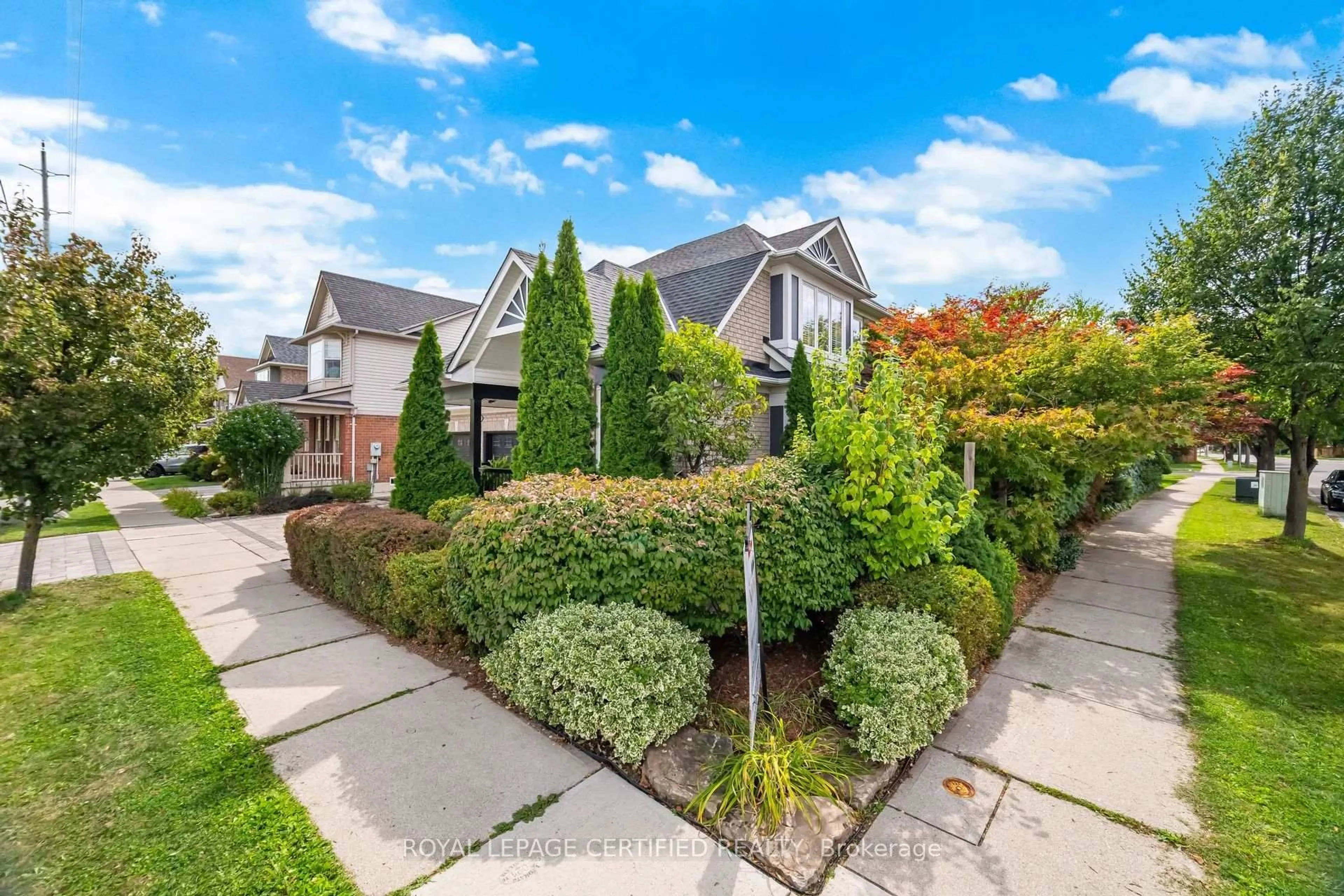 A pic from outside/outdoor area/front of a property/back of a property/a pic from drone, street for 950 Fourth Line, Milton Ontario L6T 6M9