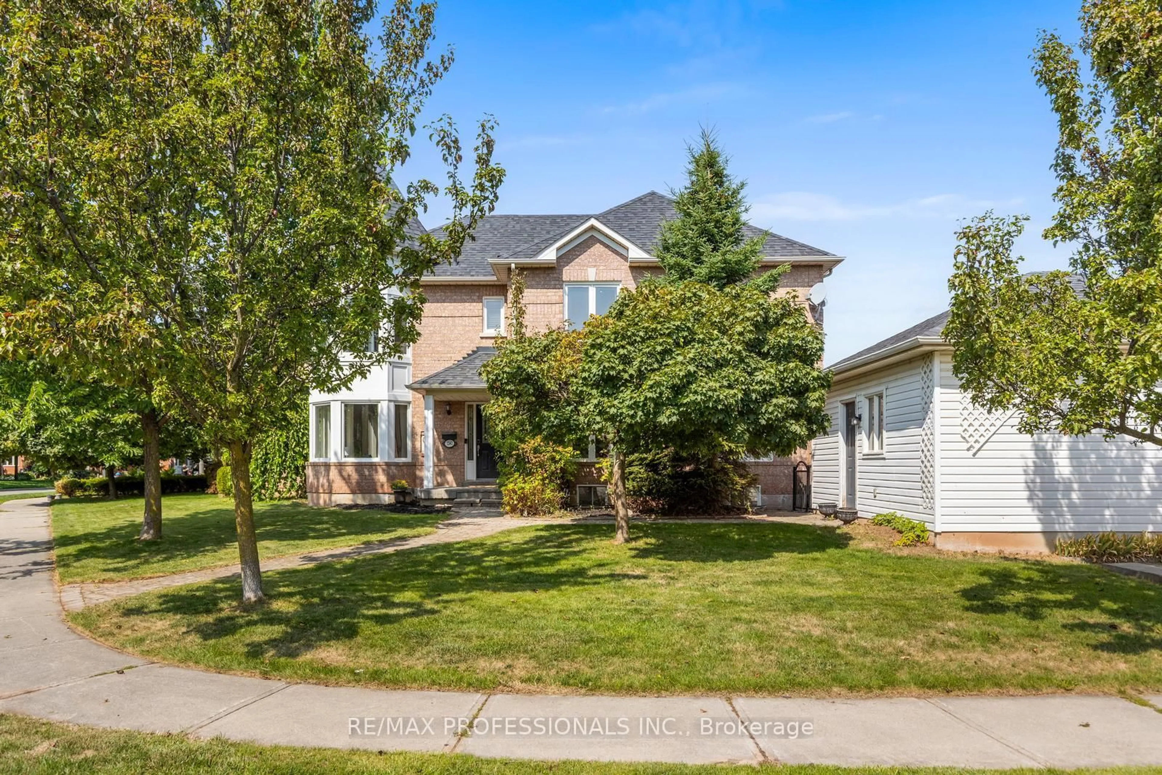 Home with vinyl exterior material, street for 1241 Brillinger St, Oakville Ontario L6M 3T2