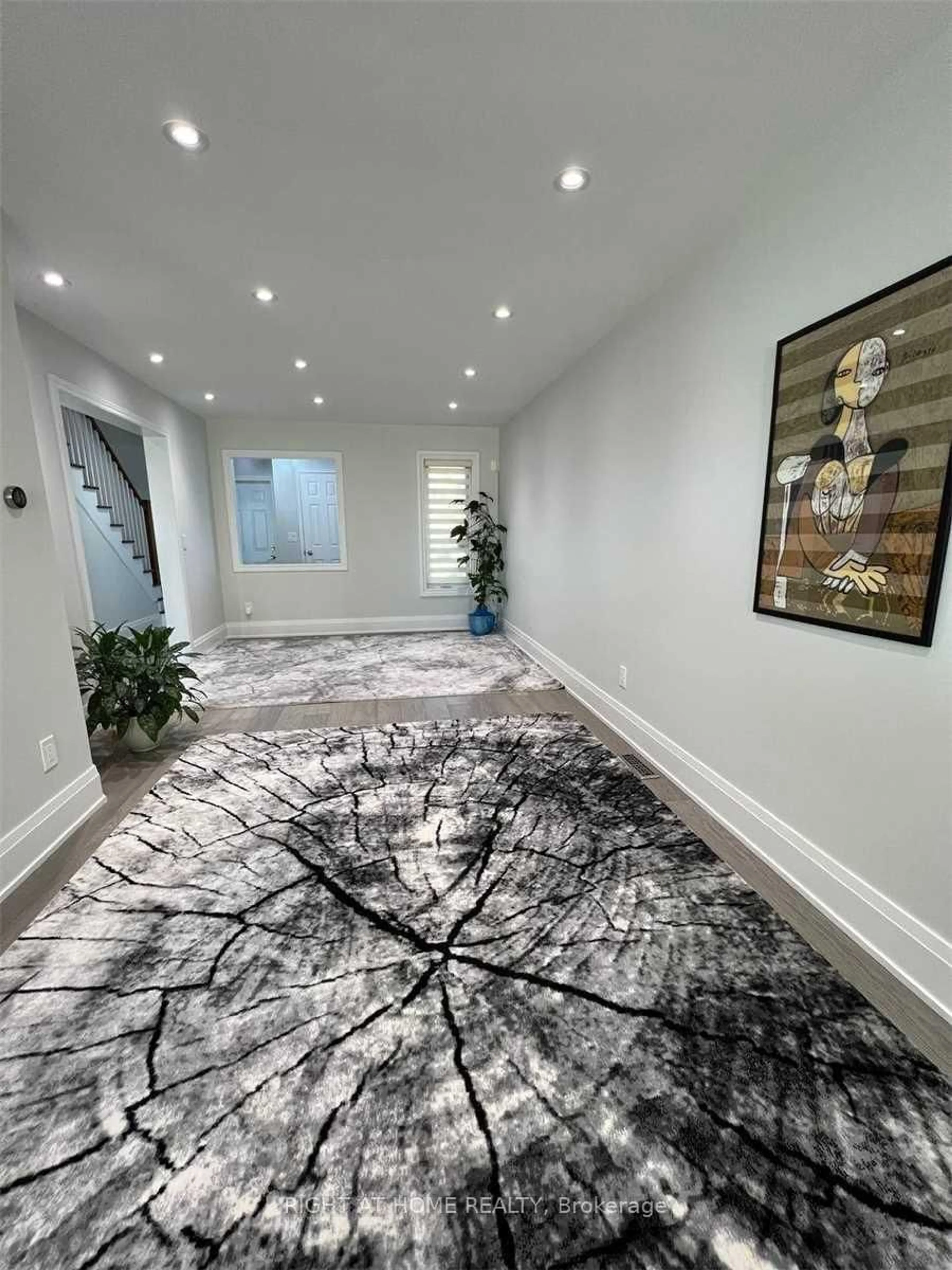 Indoor entryway for 5936 Candlebrook Crt, Mississauga Ontario L5V 2V5
