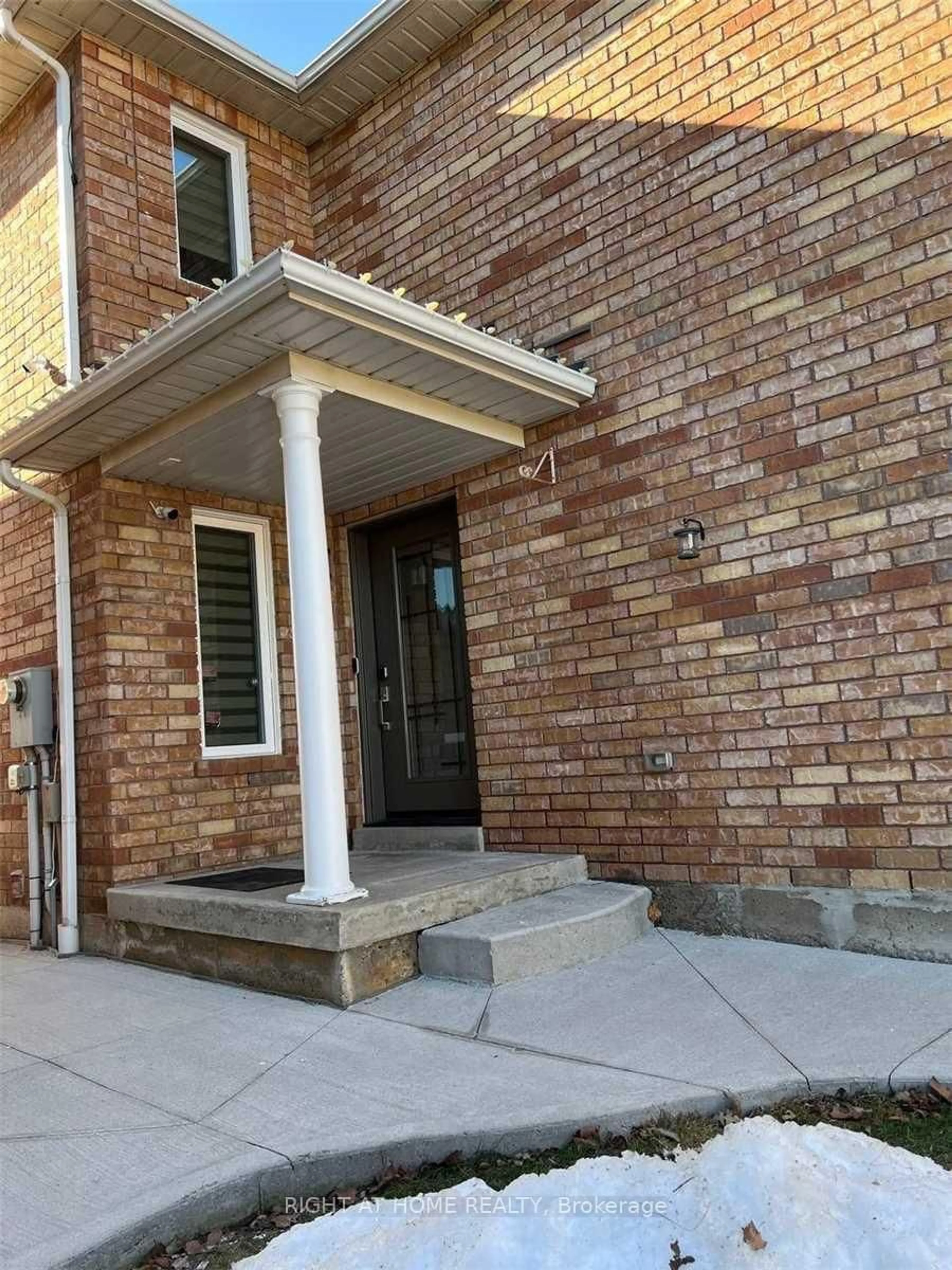 Home with brick exterior material, building for 5936 Candlebrook Crt, Mississauga Ontario L5V 2V5