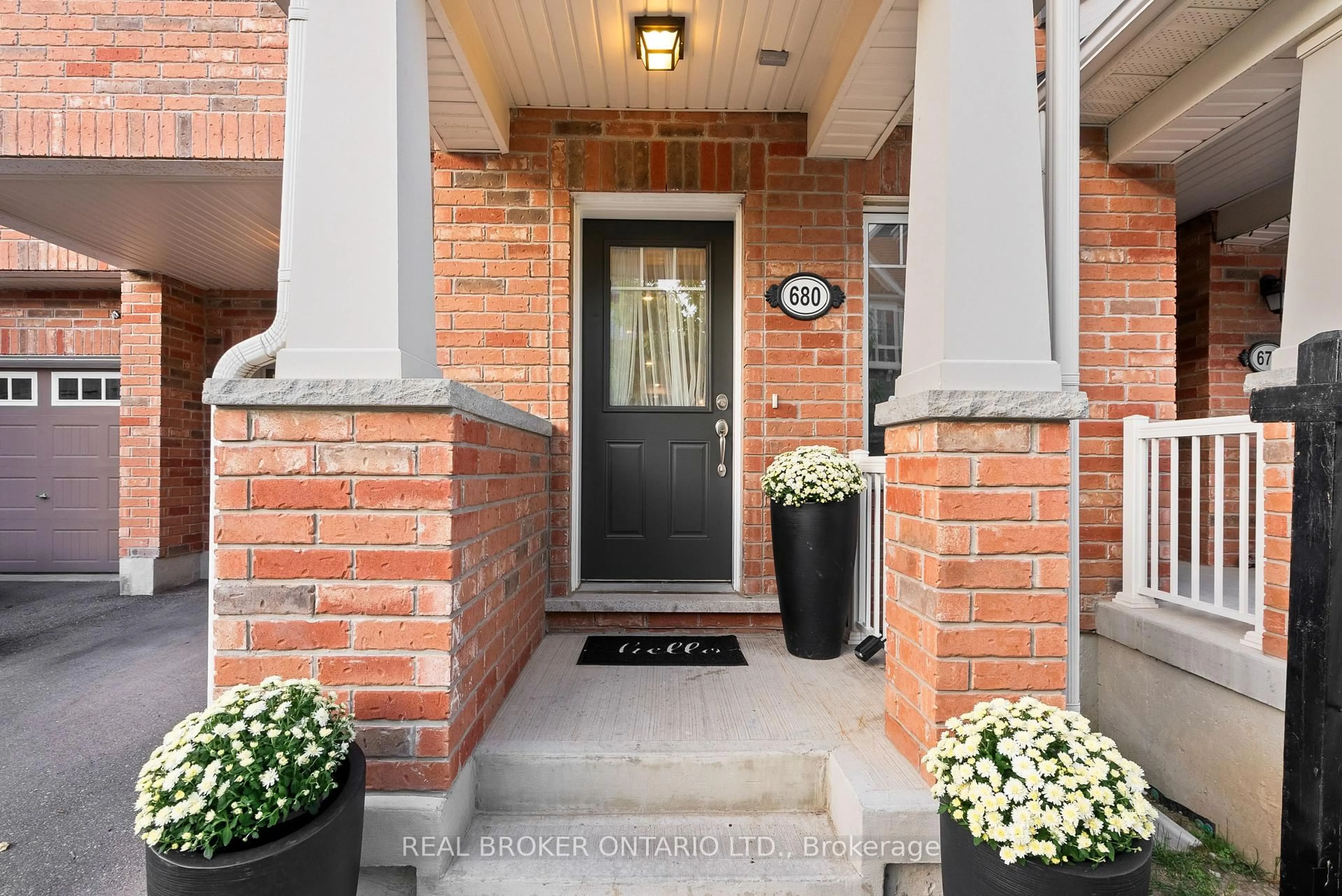 Indoor entryway for 680 Laking Terr, Milton Ontario L9T 9J4