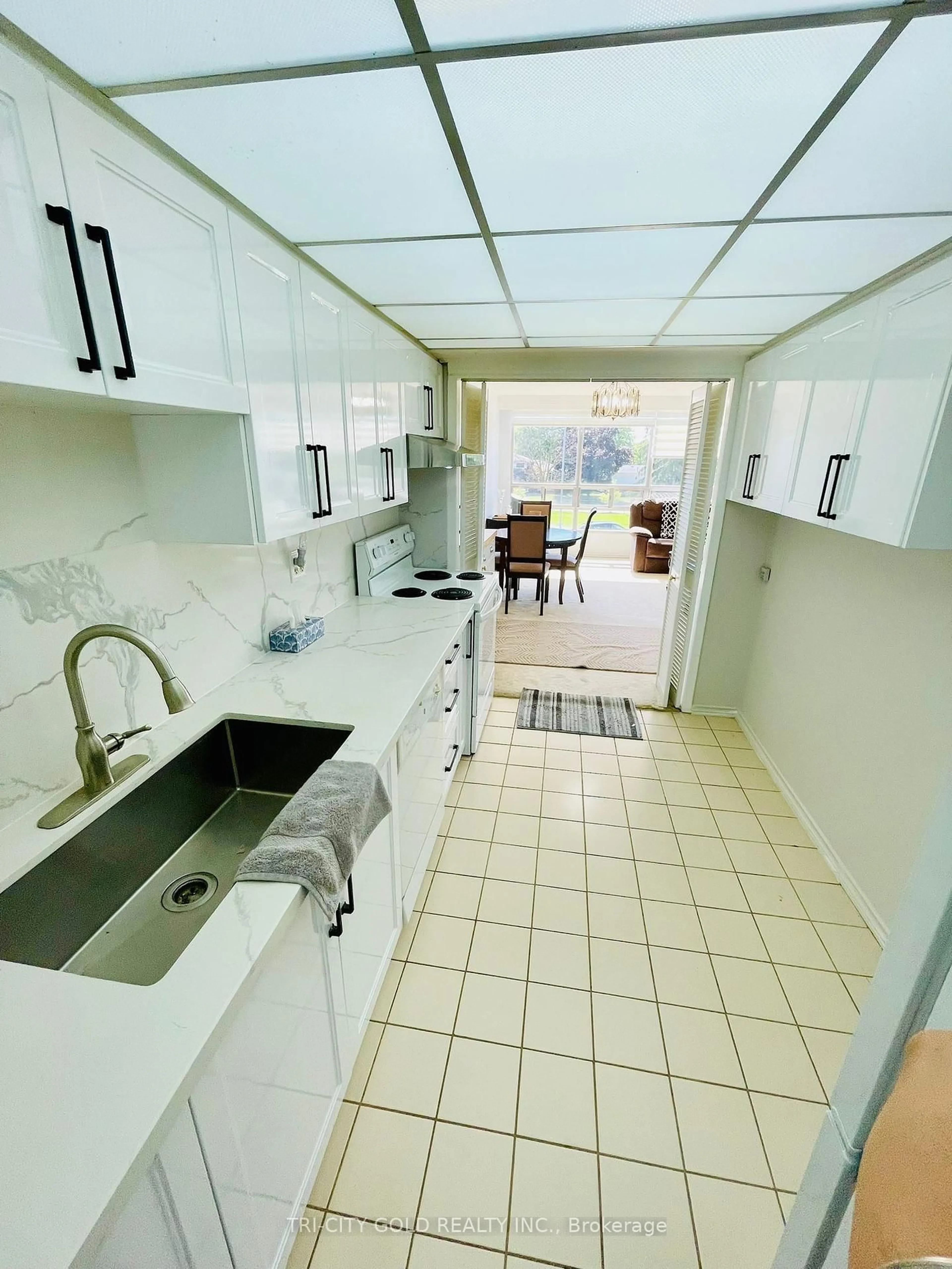 Standard kitchen, ceramic/tile floor for 320 Mill St #208, Brampton Ontario L6Y 3V2