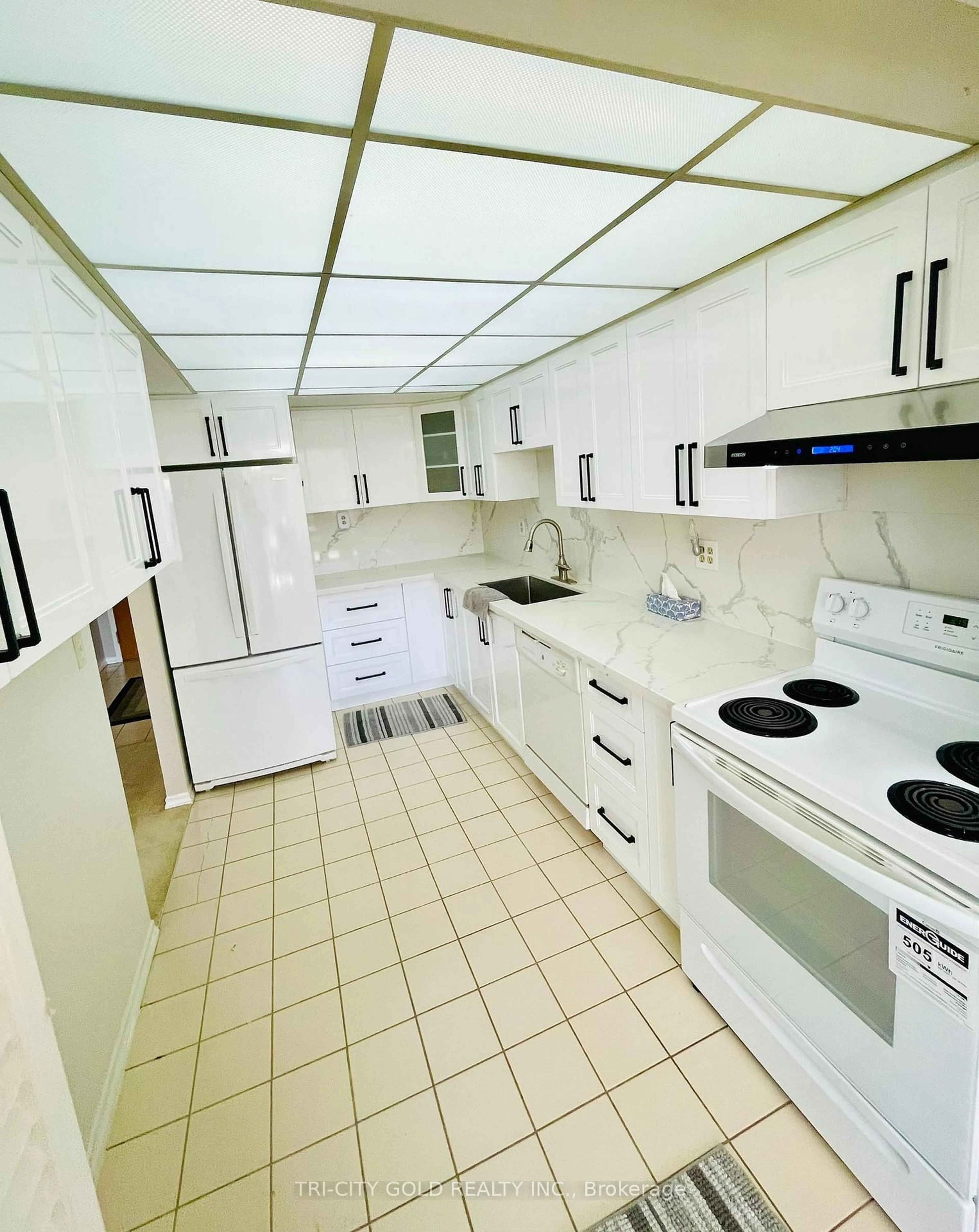 Standard kitchen, ceramic/tile floor for 320 Mill St #208, Brampton Ontario L6Y 3V2