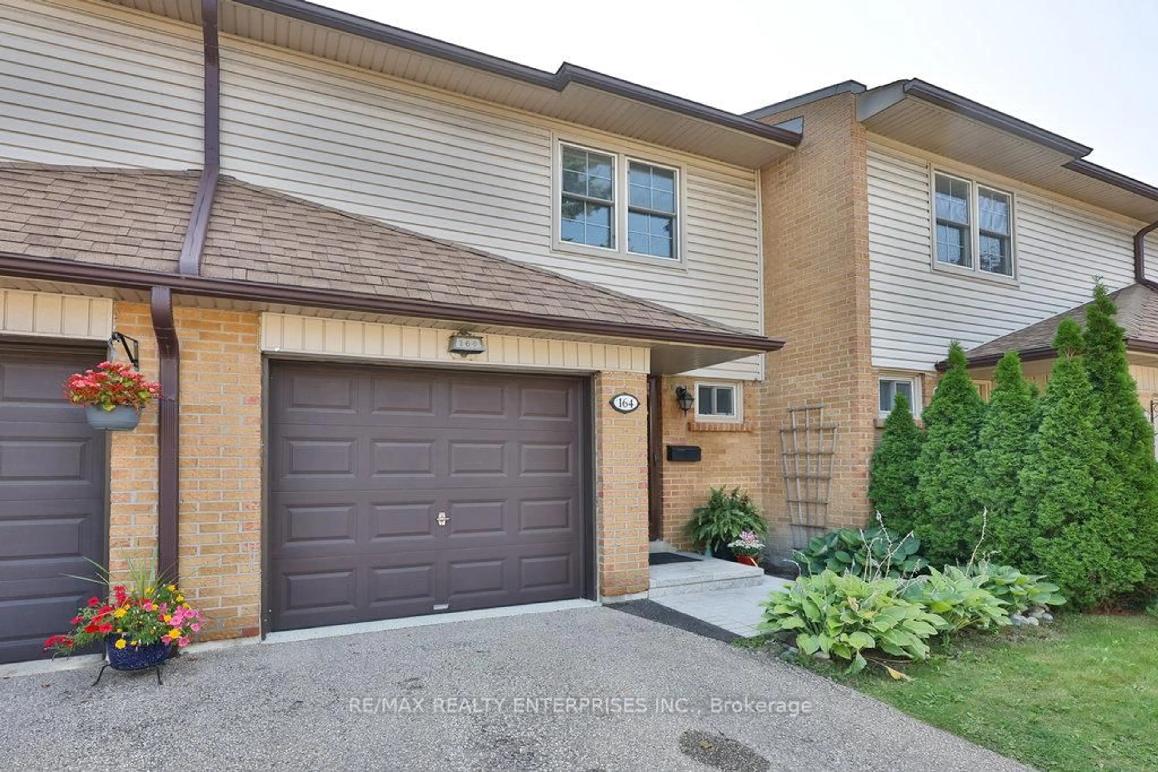 Home with brick exterior material, street for 2120 Rathburn Rd #164, Mississauga Ontario L4W 2S8