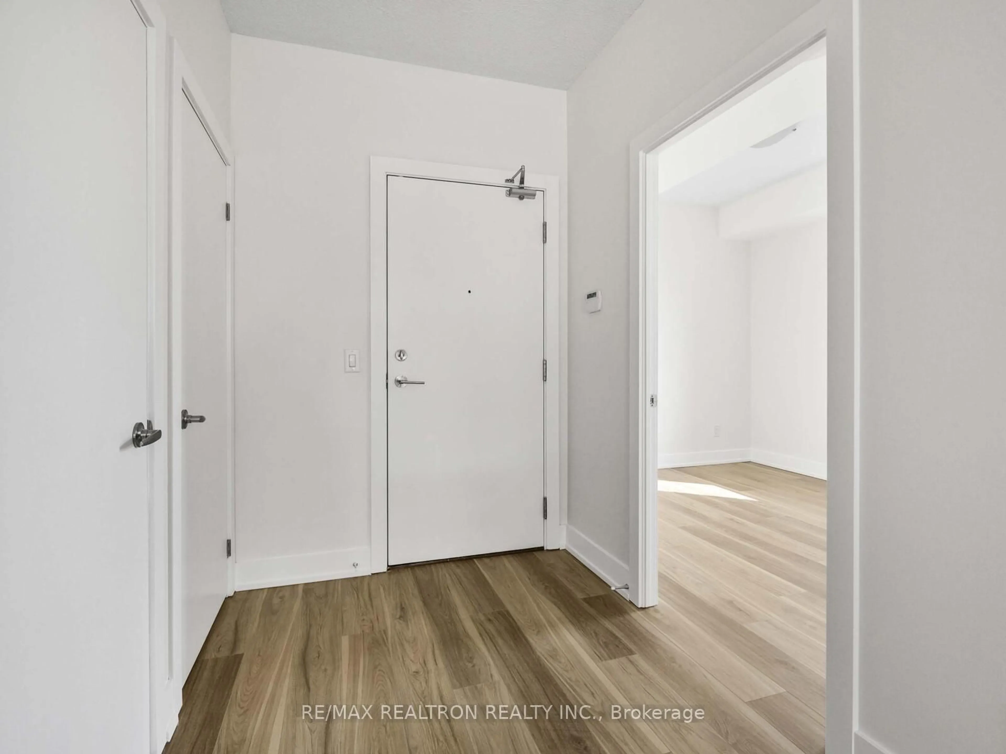Indoor entryway for 1638 Bloor St #601, Toronto Ontario M6P 0A6