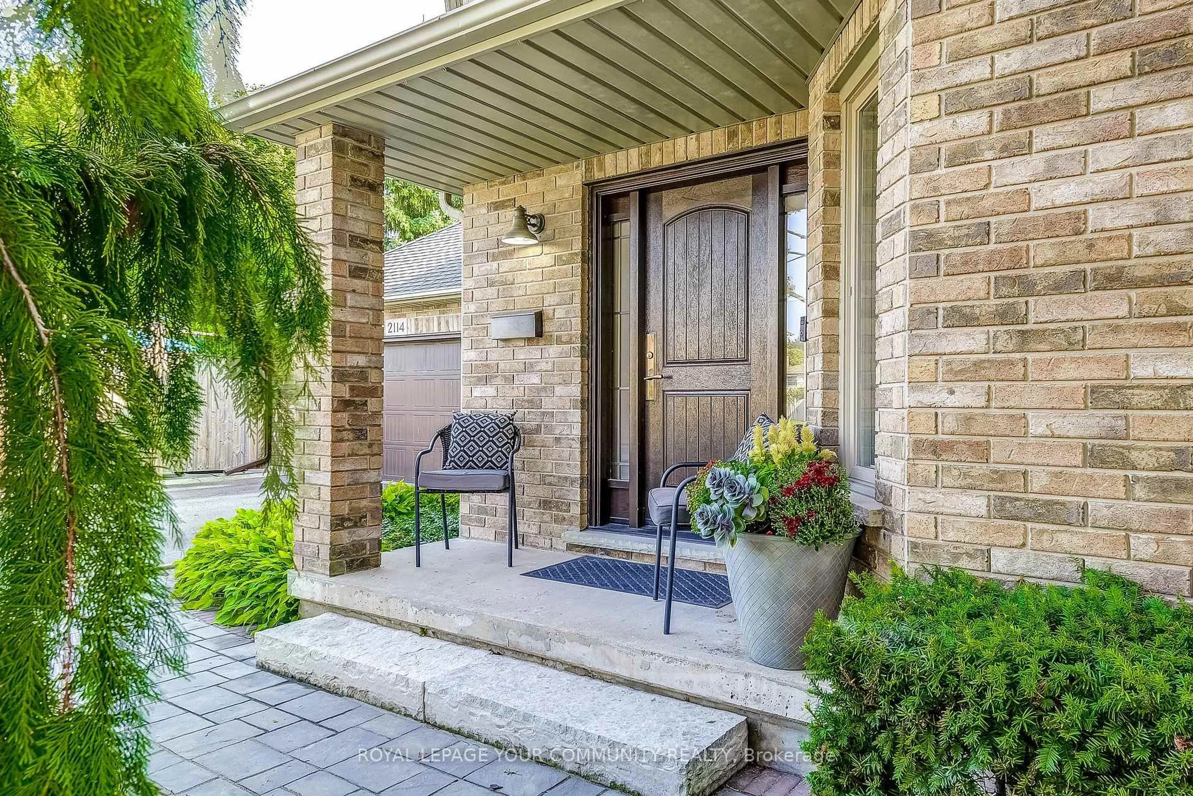 Home with brick exterior material, street for 2114 Headon Forest Dr, Burlington Ontario L7M 2X8