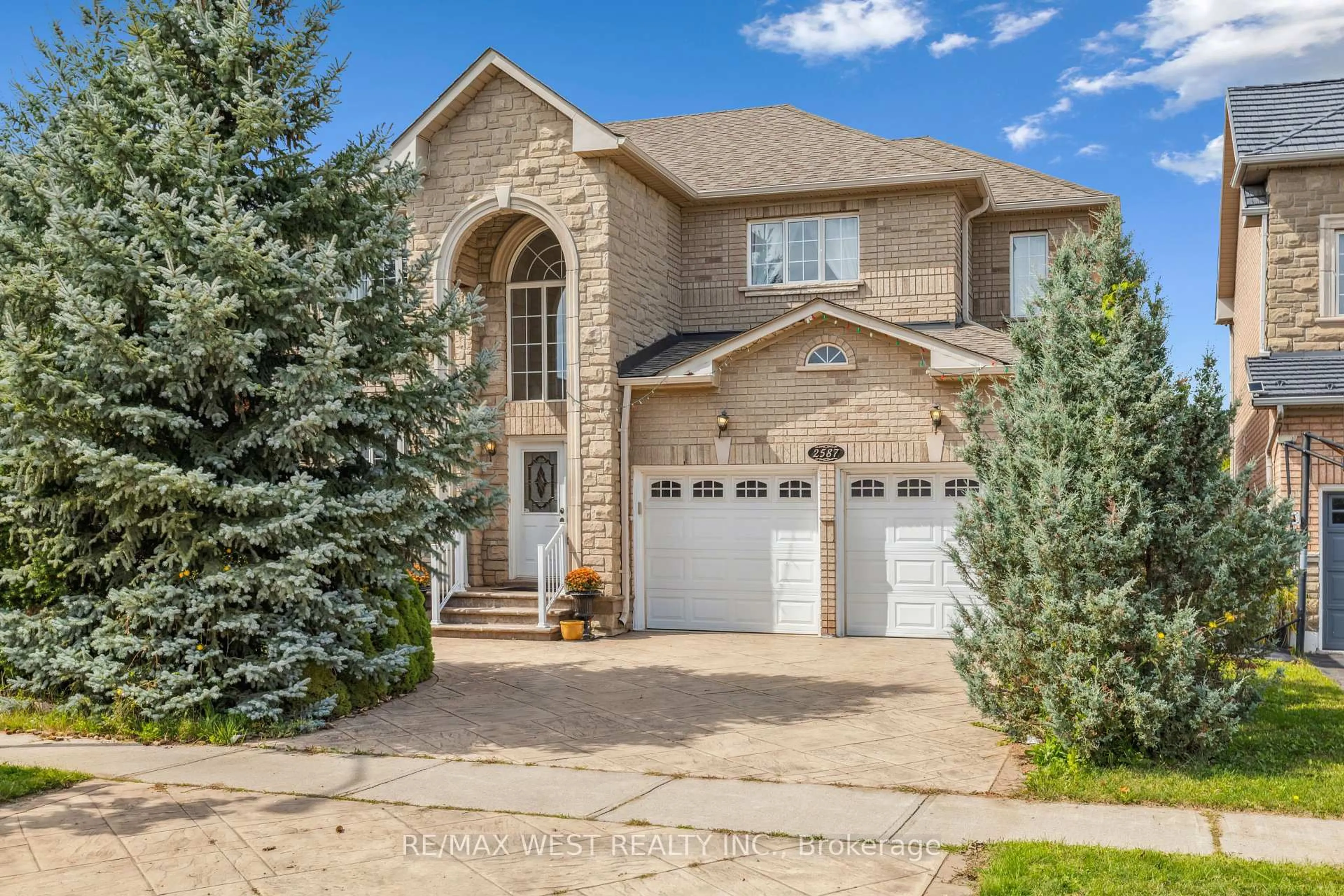 Home with brick exterior material, street for 2587 North Ridge Tr, Oakville Ontario L6H 7L5
