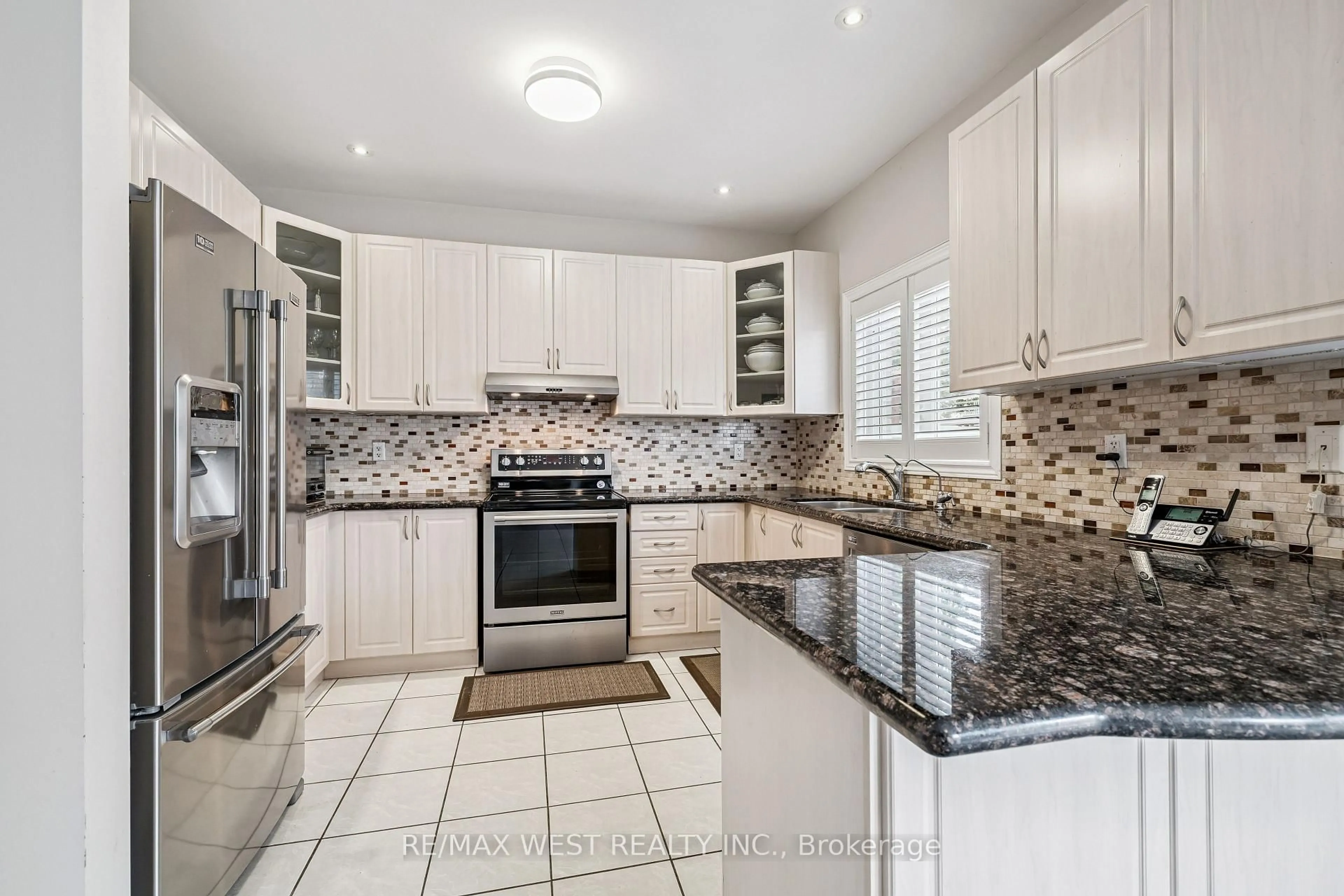 Open concept kitchen, ceramic/tile floor for 2587 North Ridge Tr, Oakville Ontario L6H 7L5