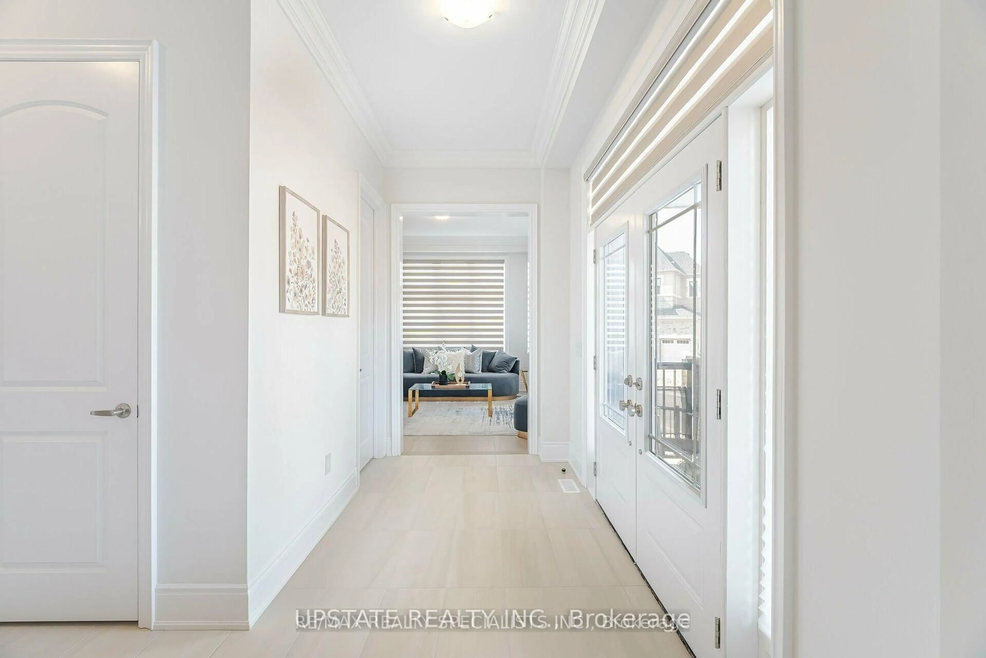 Indoor foyer for 98 Raspberry Ridge Ave, Caledon Ontario L7C 4M9