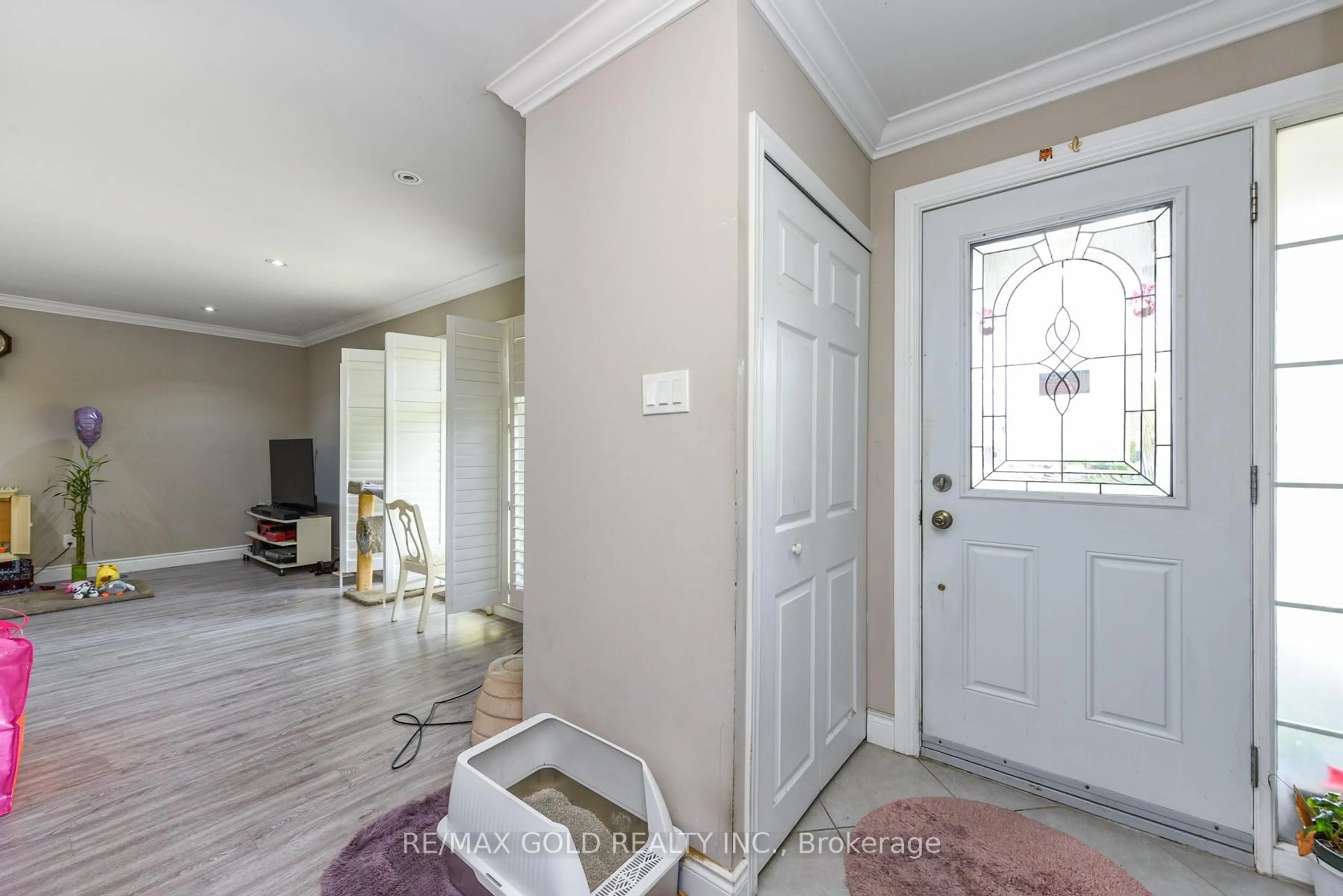 Indoor entryway for 11 Dudley Pl, Brampton Ontario L6T 3C2