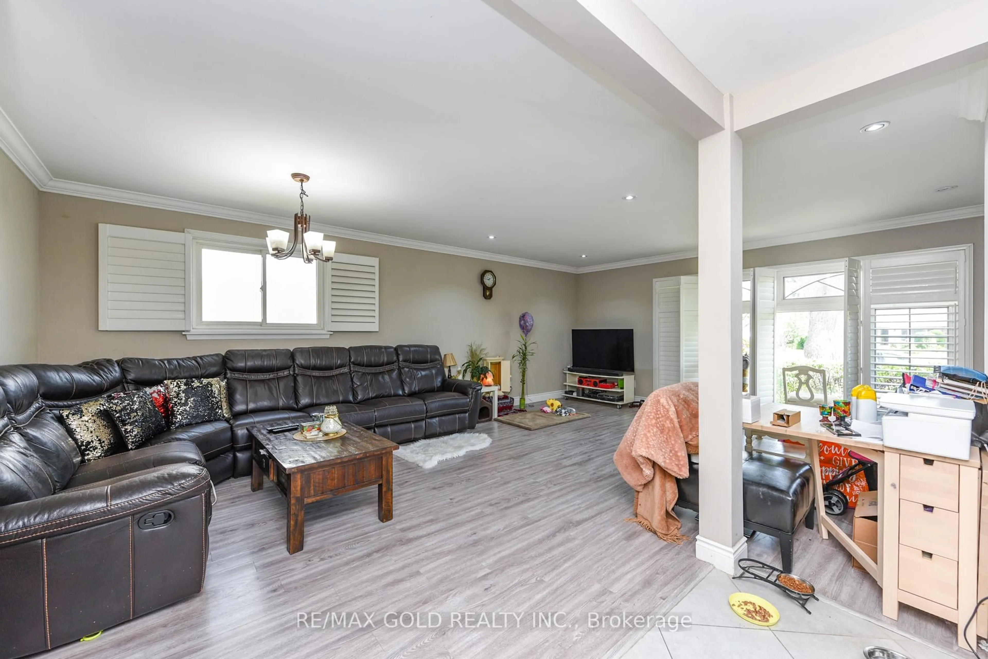 Living room with furniture, wood/laminate floor for 11 Dudley Pl, Brampton Ontario L6T 3C2