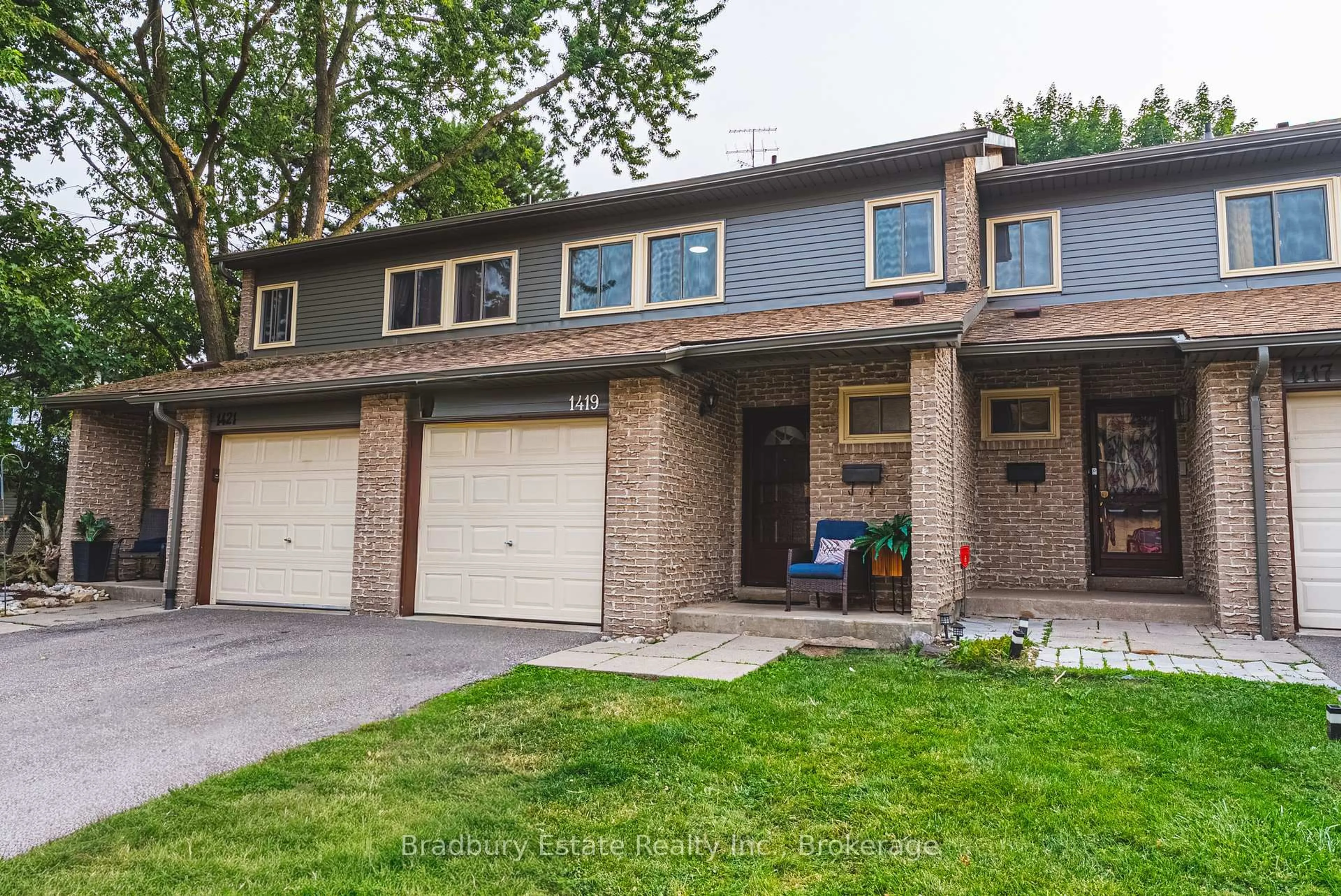 Home with brick exterior material, street for 1419 Ester Dr #9, Burlington Ontario L7P 1L5