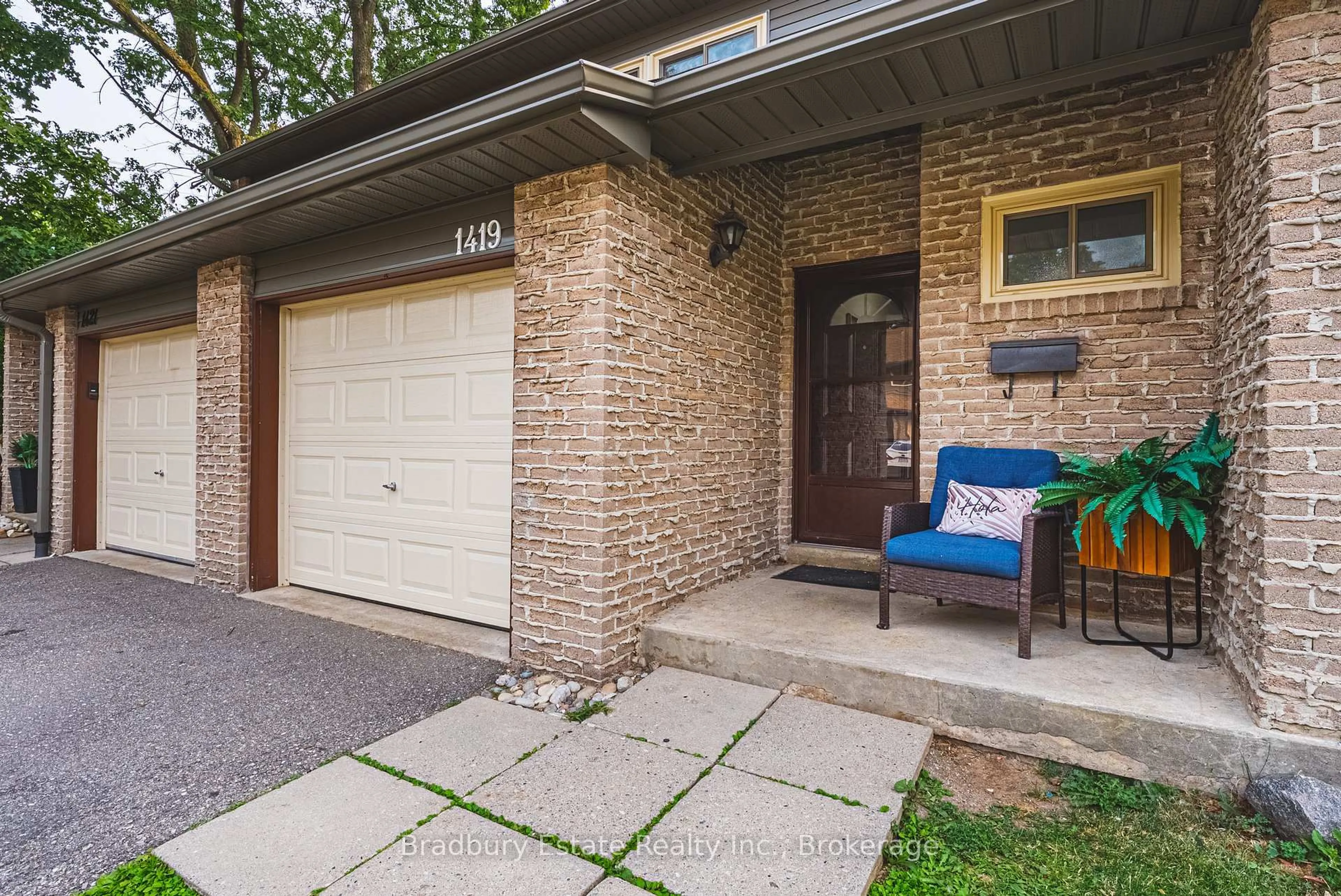 Home with brick exterior material, street for 1419 Ester Dr #9, Burlington Ontario L7P 1L5