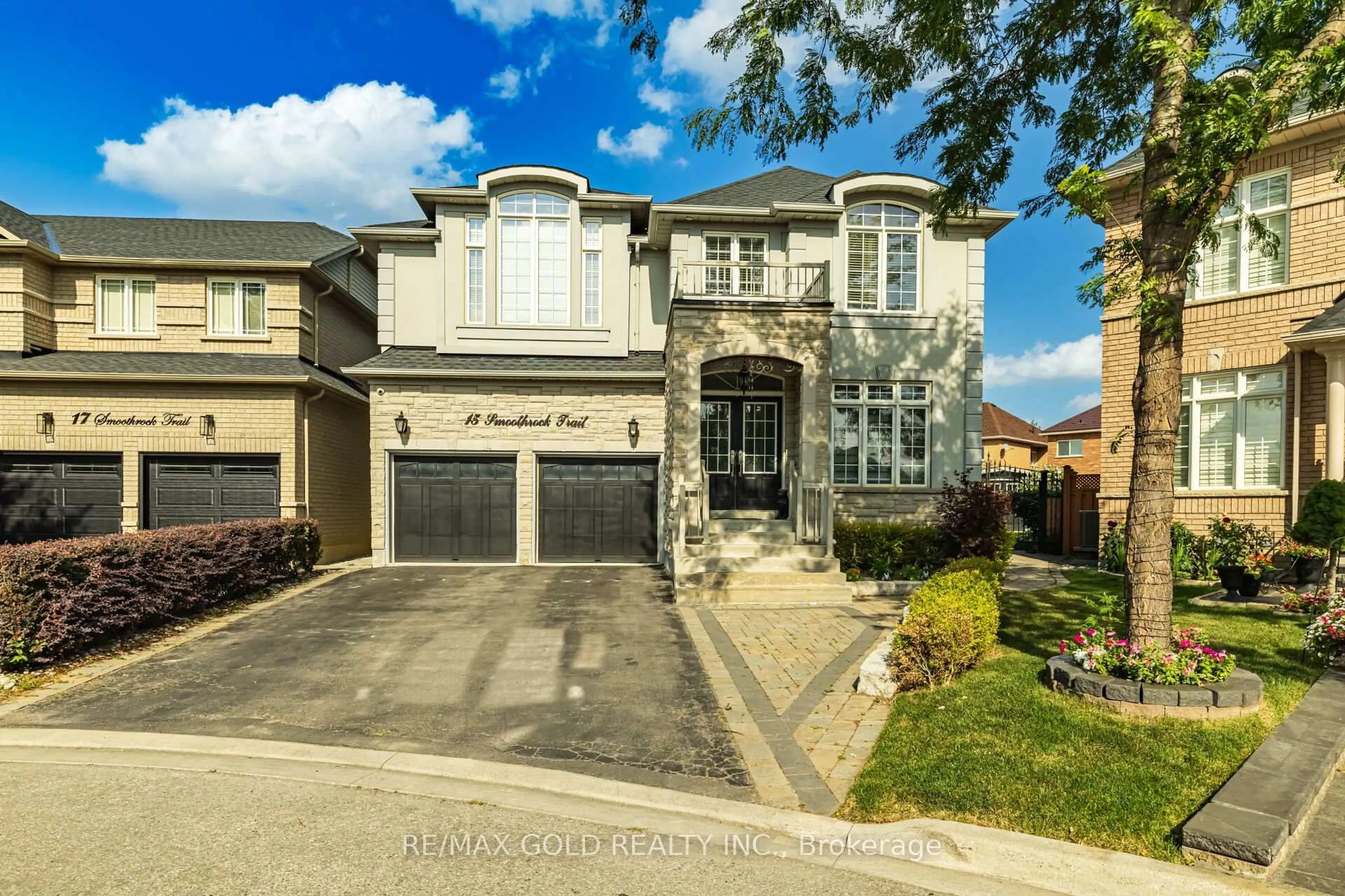 Home with brick exterior material, street for 15 smoothrock trail, Brampton Ontario L6R 0S5