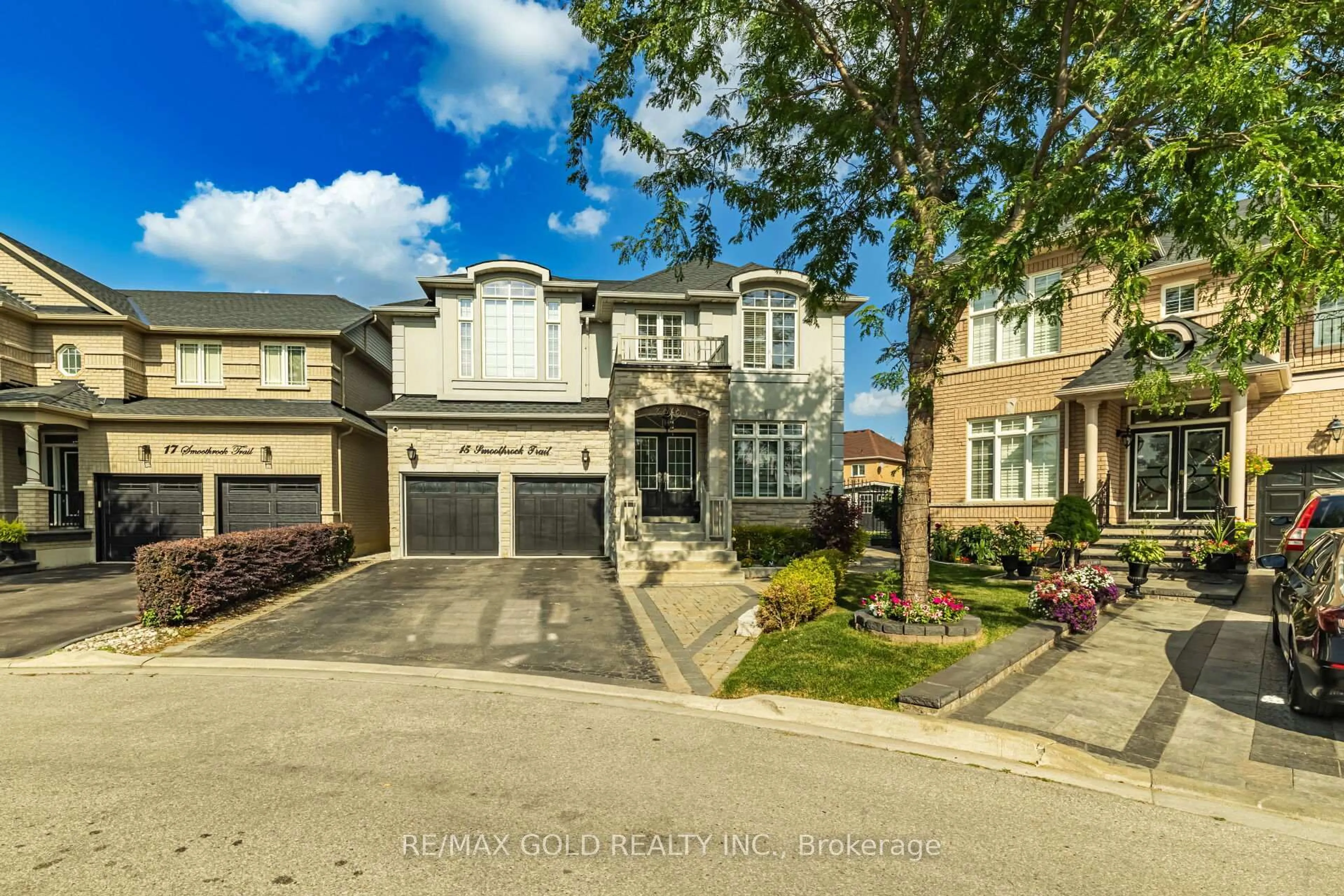 Home with brick exterior material, street for 15 smoothrock trail, Brampton Ontario L6R 0S5