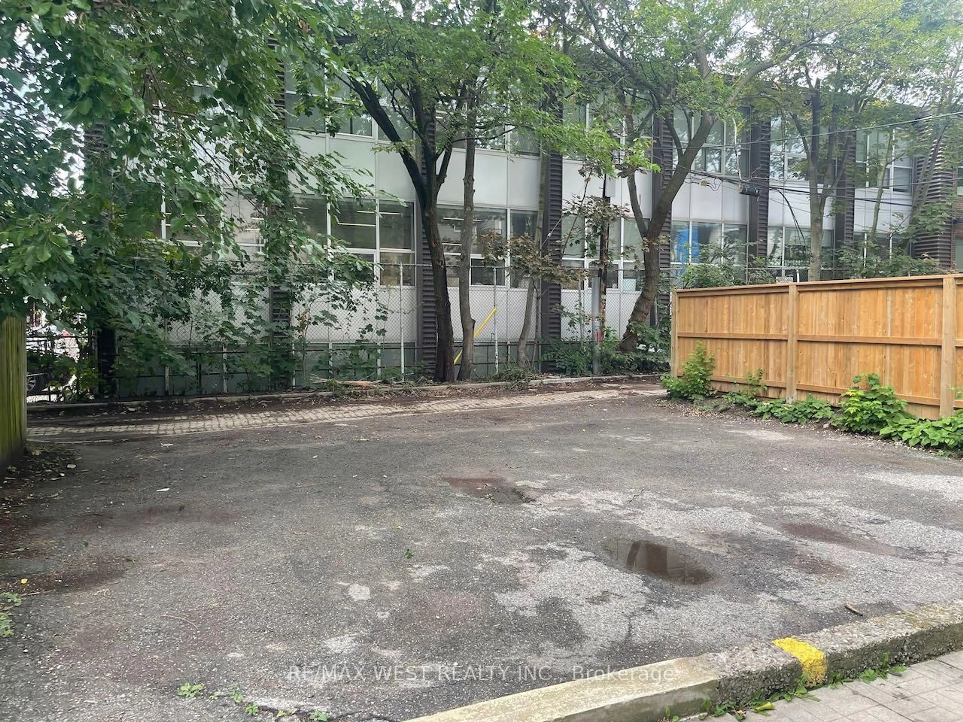 Patio, street for 190 Dunn Ave, Toronto Ontario M6K 2R9