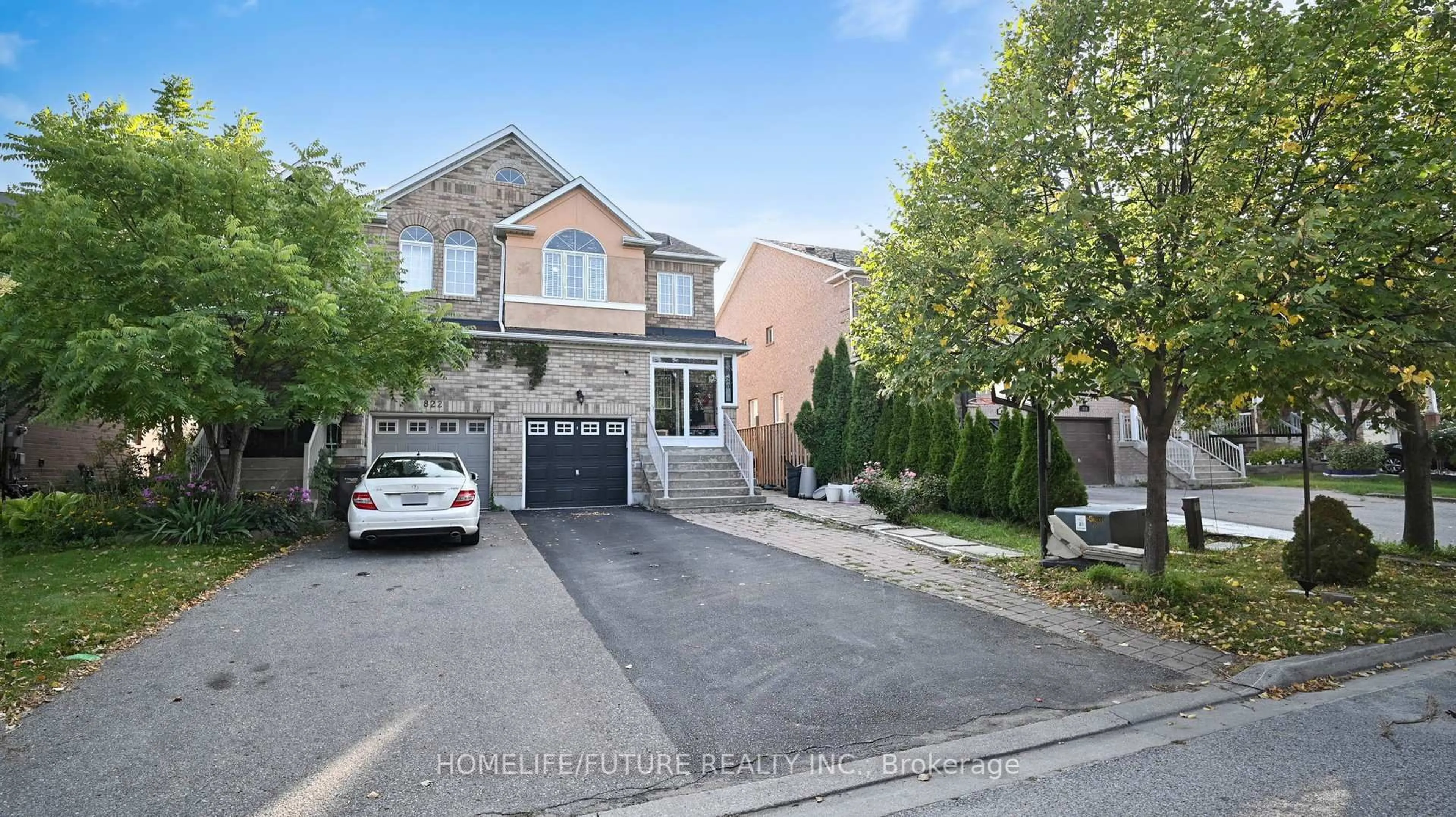 Home with brick exterior material, street for 820 Bethany Cres, Mississauga Ontario L5V 3B9