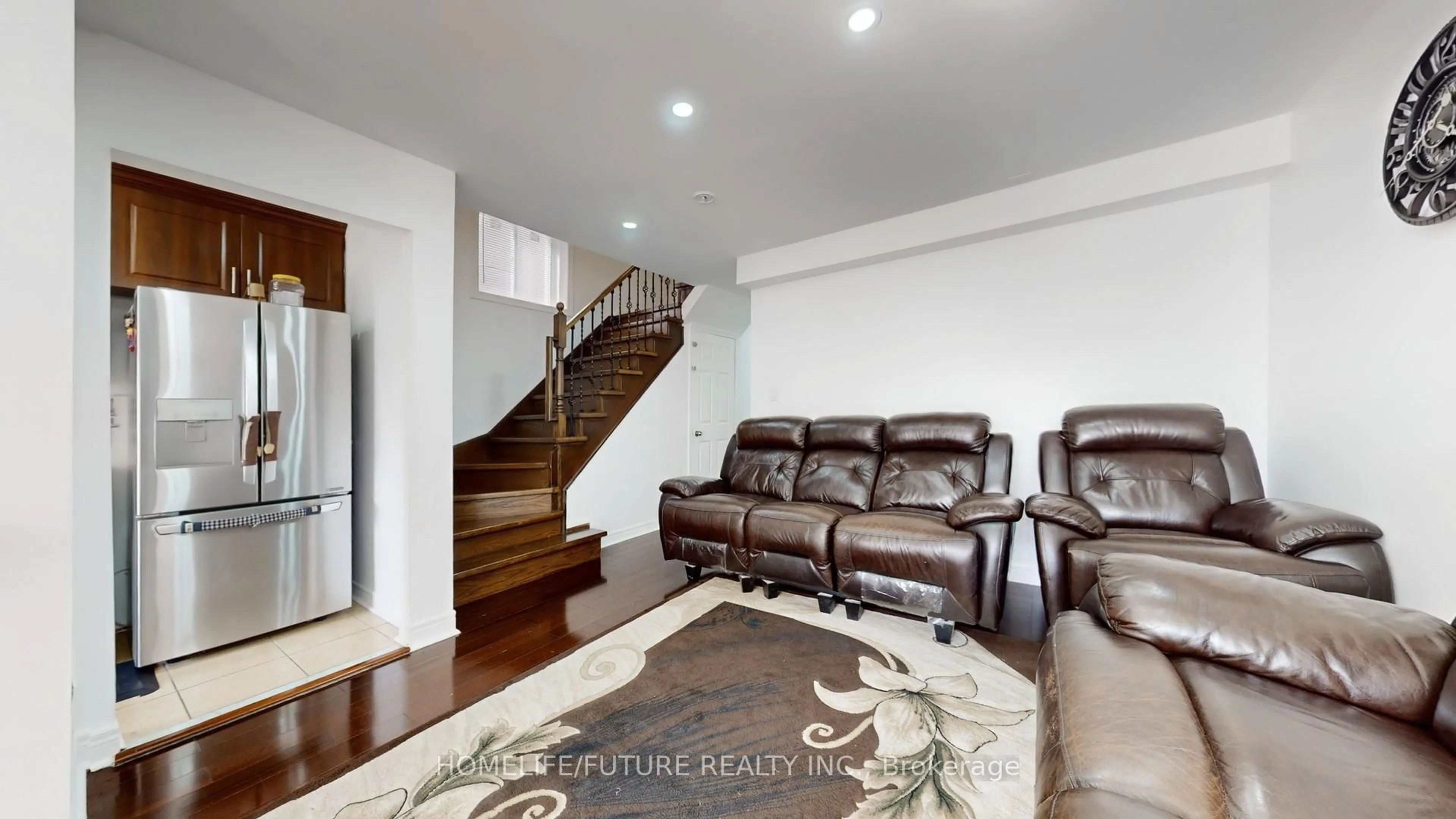 Living room with furniture, unknown for 820 Bethany Cres, Mississauga Ontario L5V 3B9