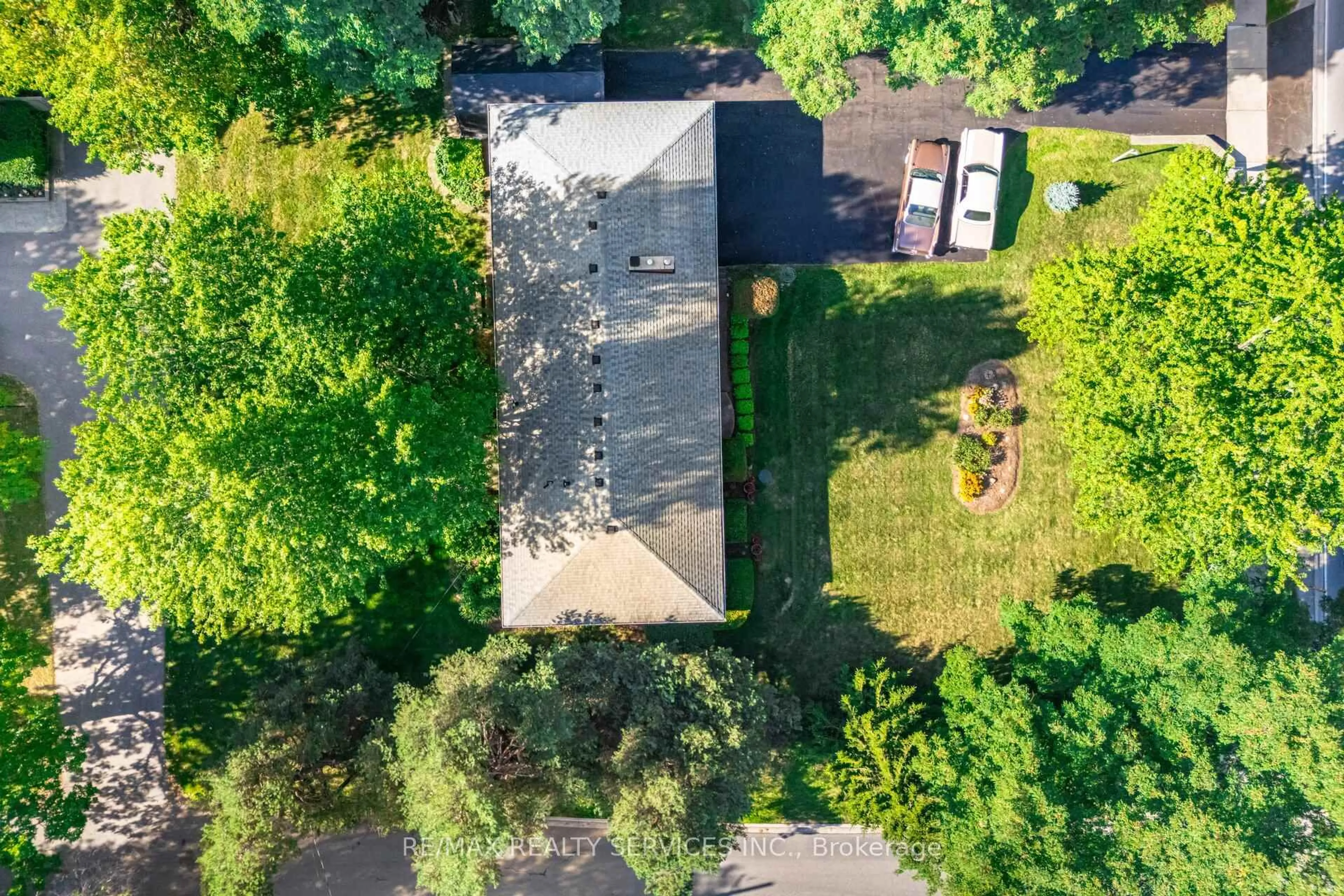 A pic from outside/outdoor area/front of a property/back of a property/a pic from drone, unknown for 3173 Mayfield Rd, Brampton Ontario L6Z 4P9