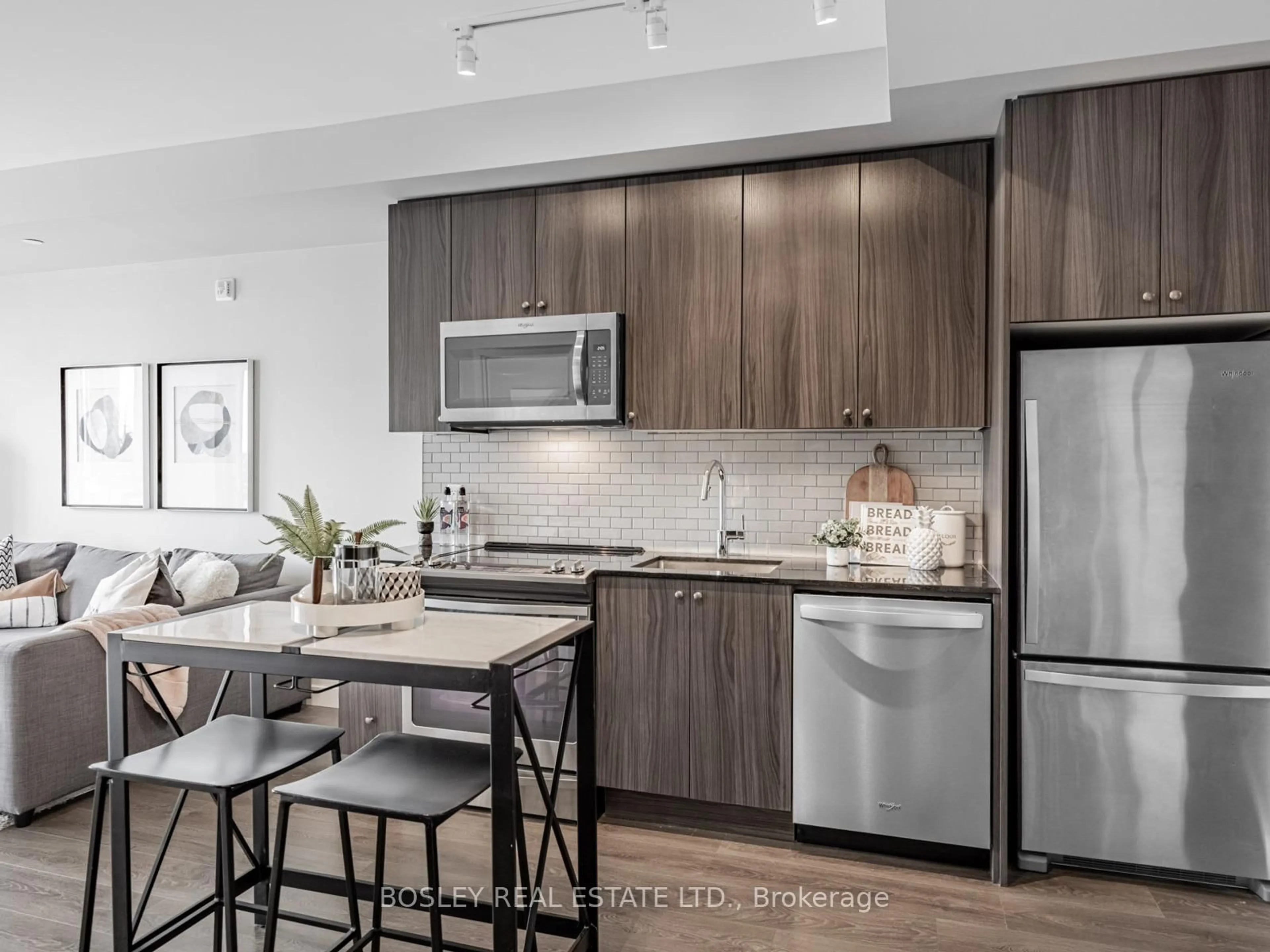 Open concept kitchen, unknown for 150 Sabina Dr #201, Oakville Ontario L6H 0W3