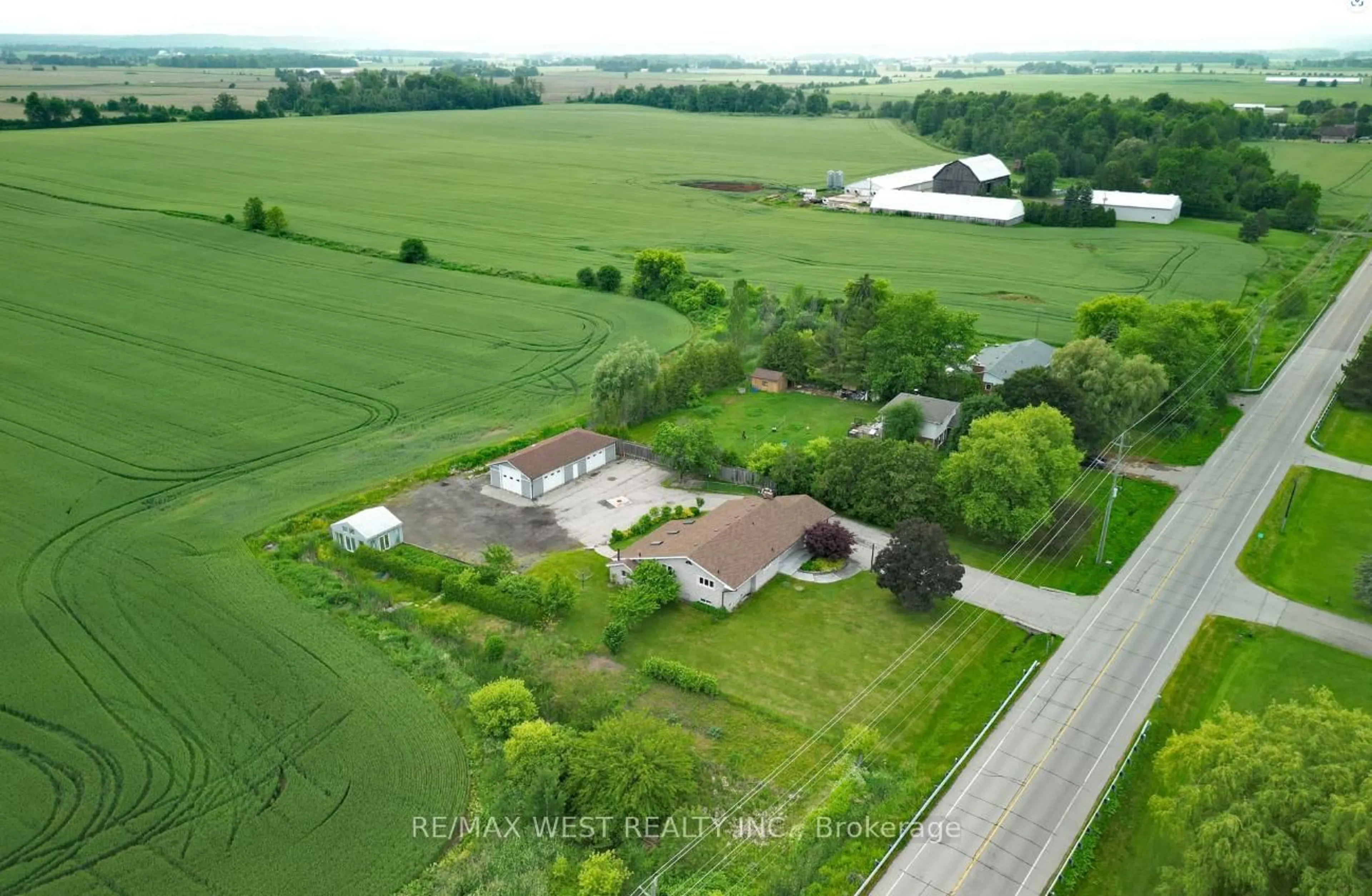 A pic from outside/outdoor area/front of a property/back of a property/a pic from drone, building for 12370 Creditview Rd, Caledon Ontario L7C 1X9