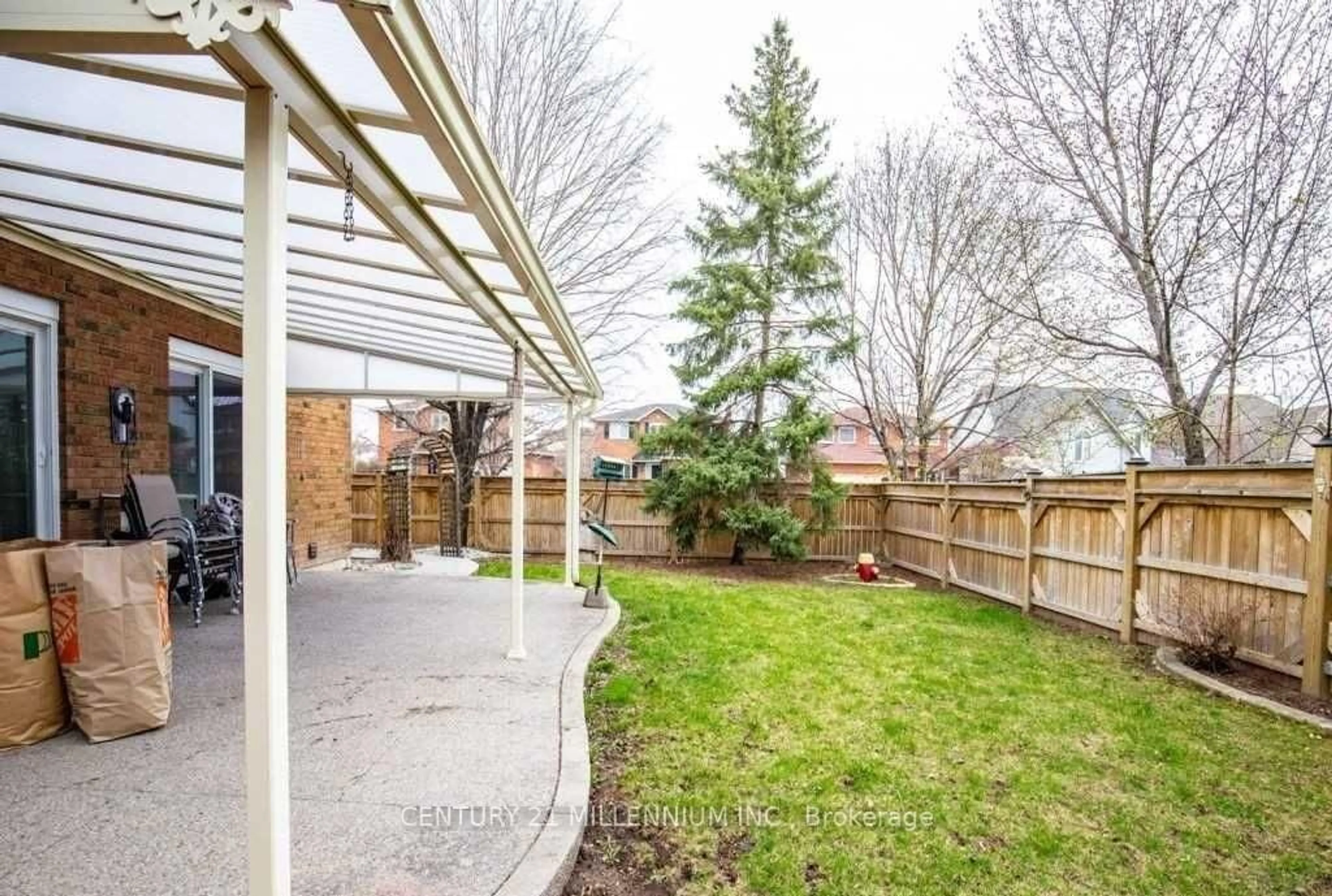 Patio, street for 3328 Jordan Ave, Burlington Ontario L7M 3R2