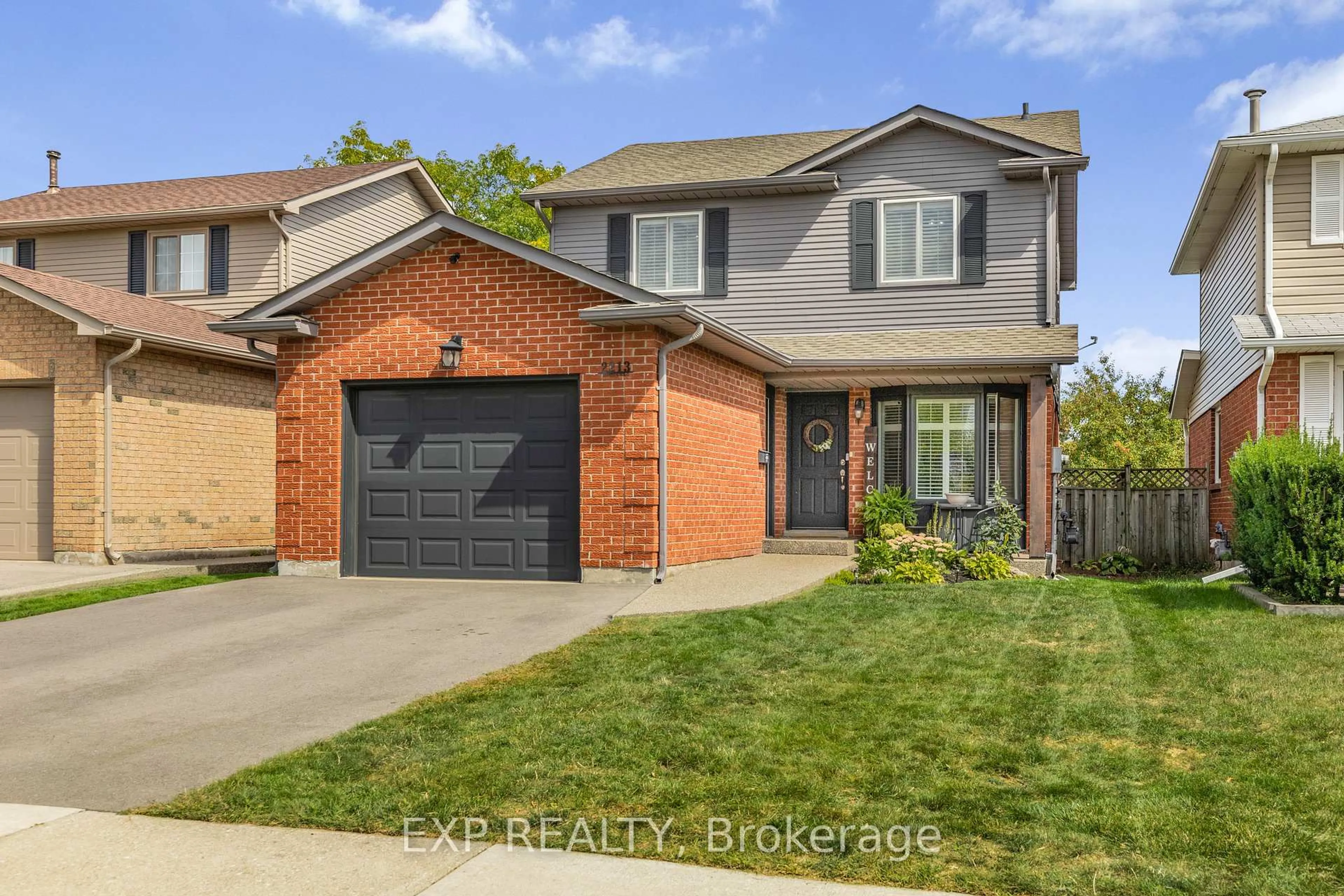 Home with brick exterior material, street for 2213 Hunt Cres, Burlington Ontario L7M 3E3