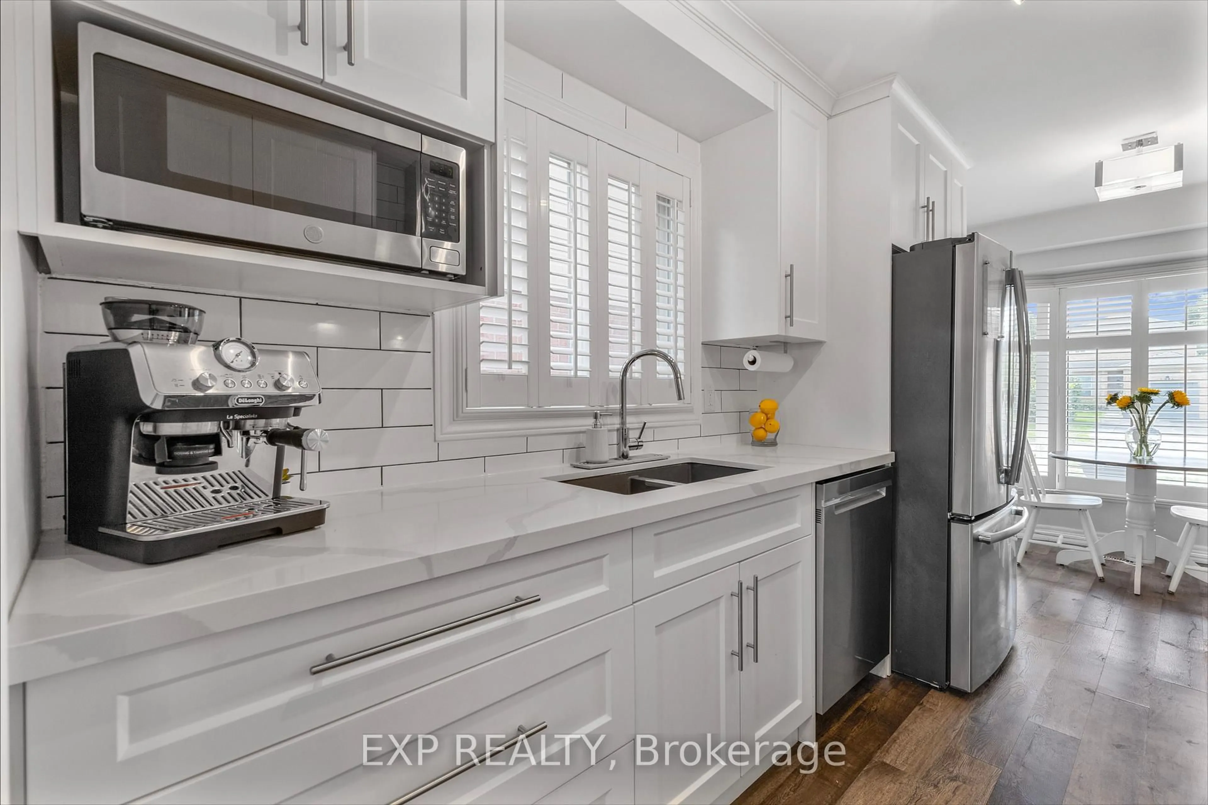 Unknown for 2213 Hunt Cres, Burlington Ontario L7M 3E3
