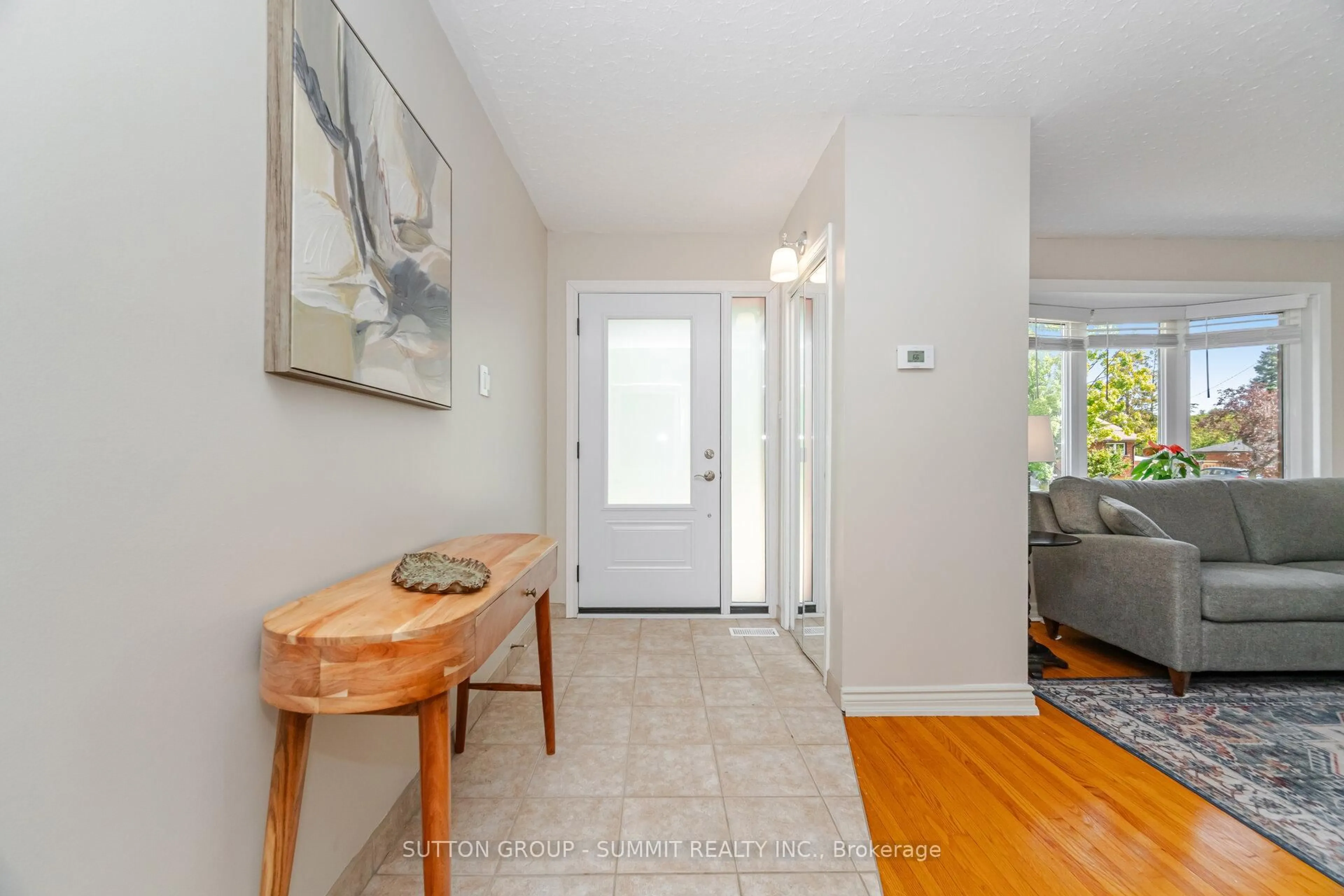 Indoor entryway for 46 Theodore Dr, Mississauga Ontario L5M 1E4