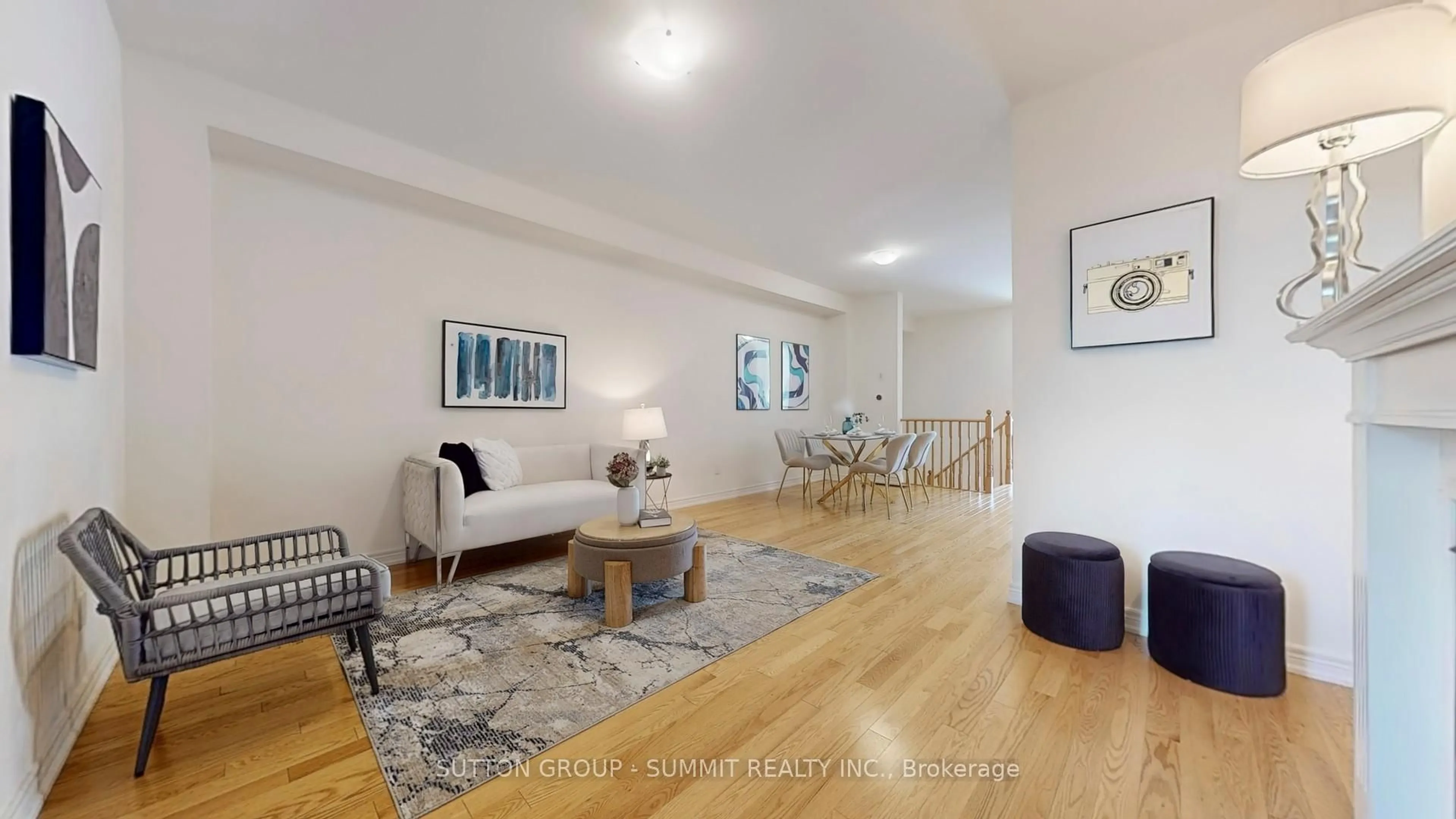 Living room with furniture, wood/laminate floor for 3964 THOMAS ALTON Blvd, Burlington Ontario L7M 2A4