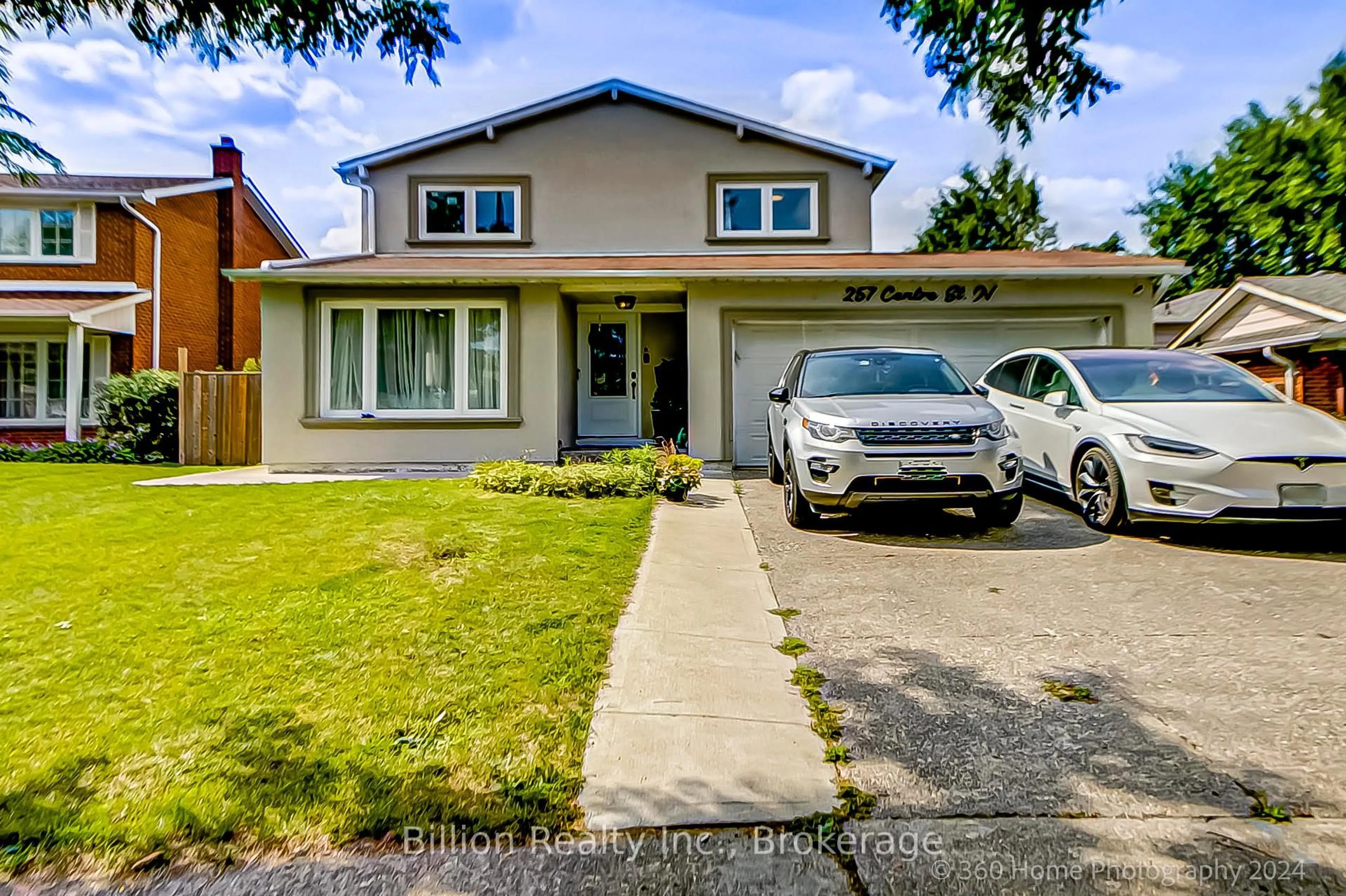Home with vinyl exterior material, street for 257 Centre St, Brampton Ontario L6V 2R3