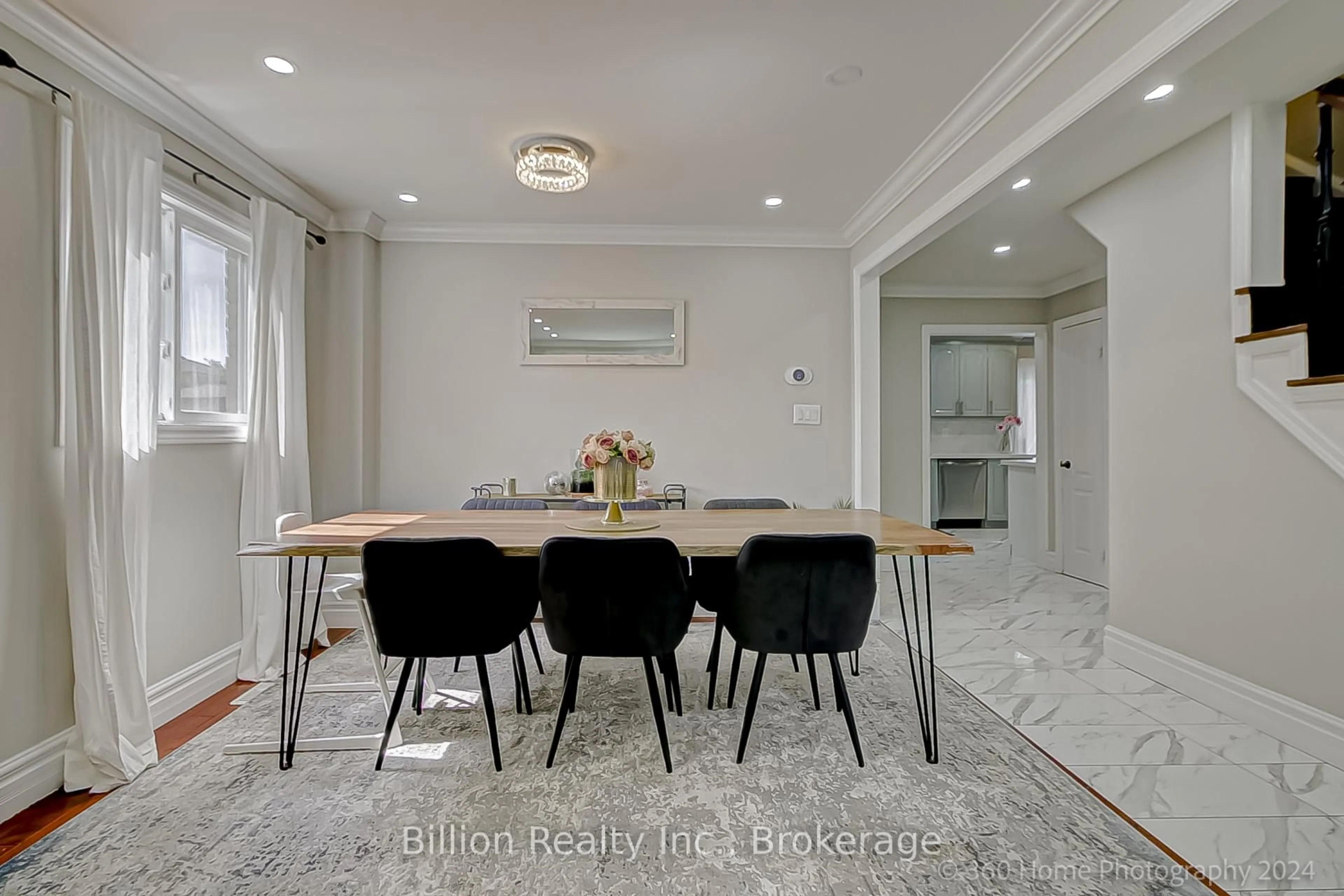 Dining room, ceramic/tile floor for 257 Centre St, Brampton Ontario L6V 2R3
