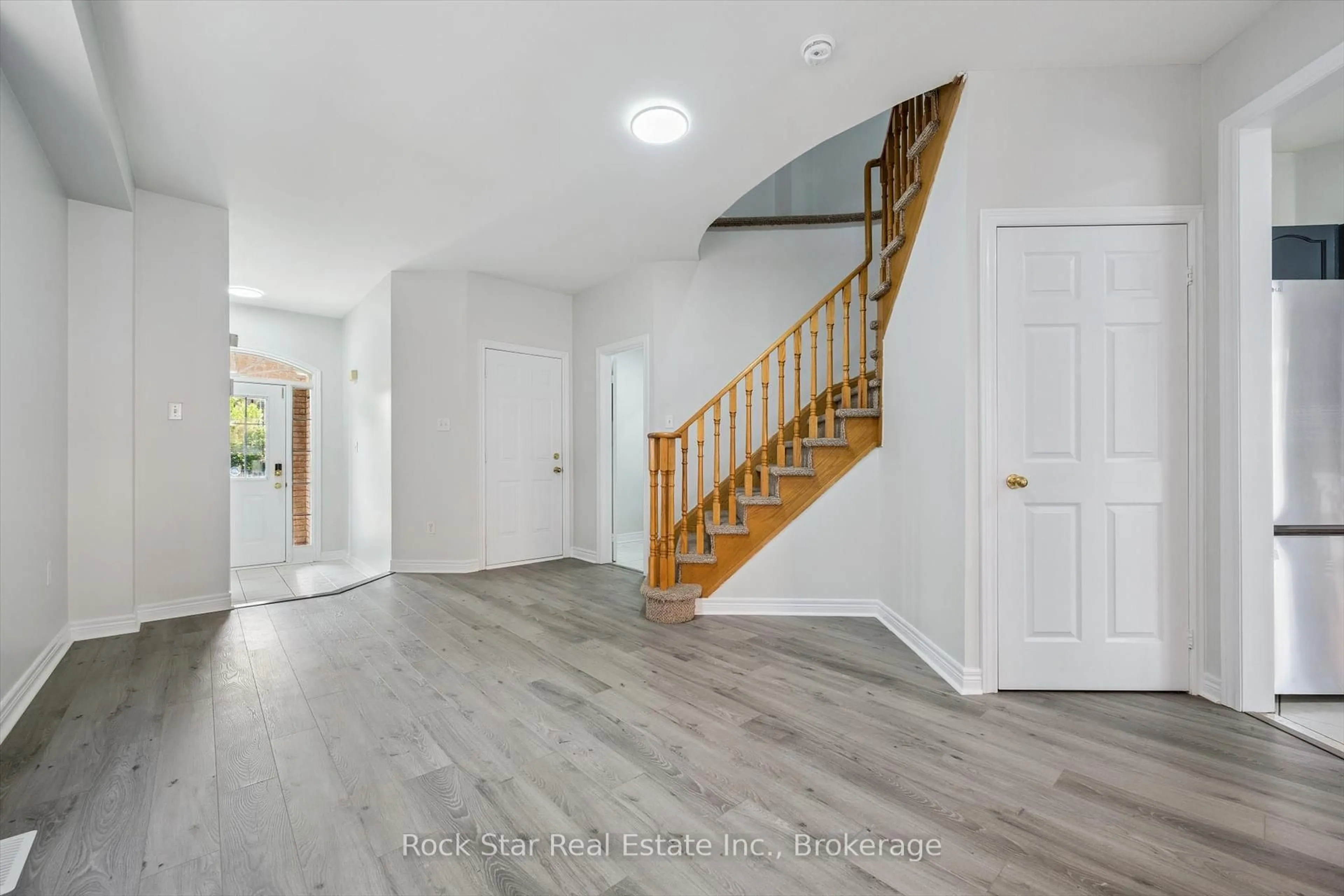 Indoor entryway for 128 Nathaniel Cres, Brampton Ontario L6Y 5M3