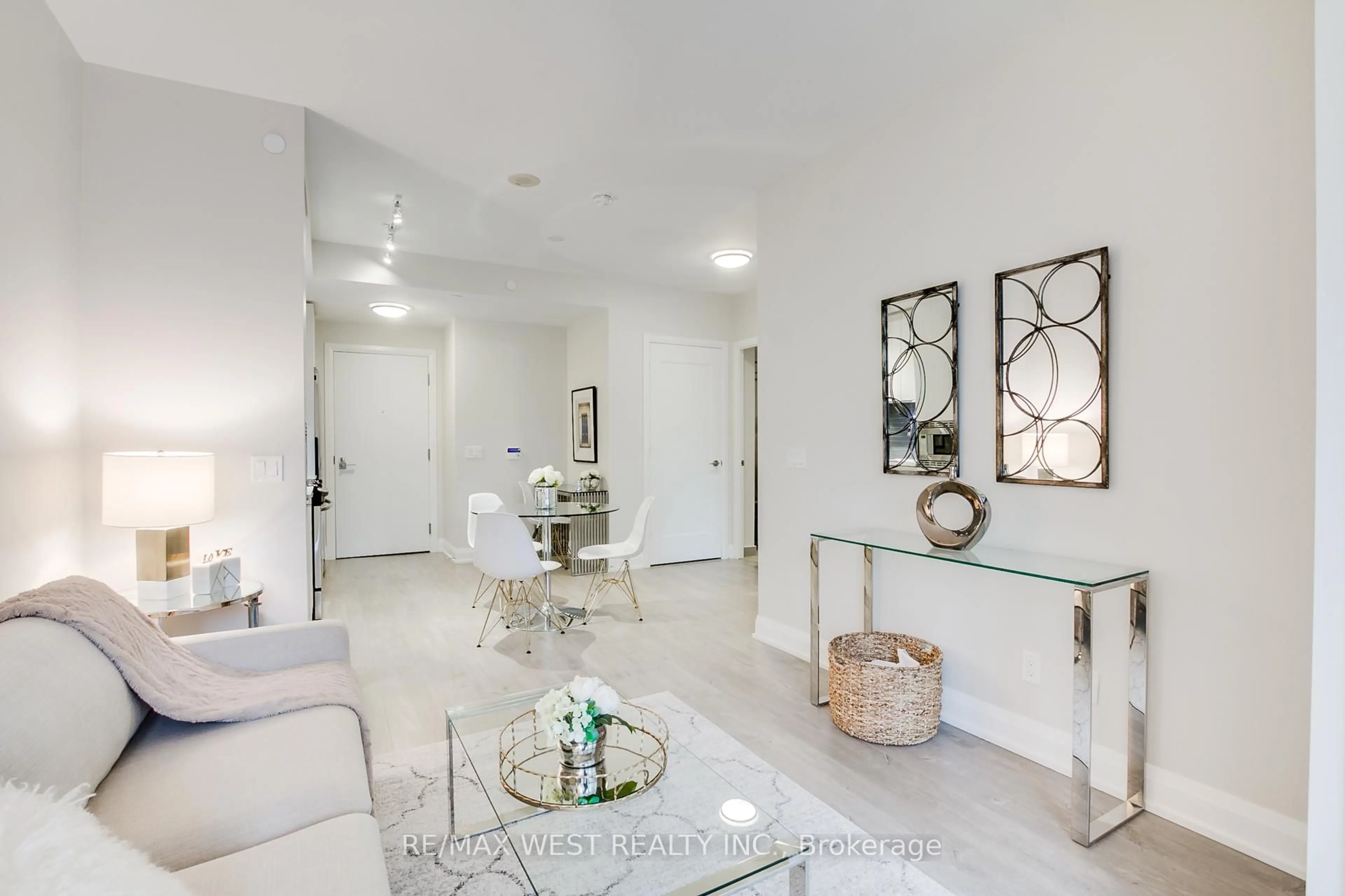 Indoor entryway for 110 Marine Parade Dr #607, Toronto Ontario M8V 0A3