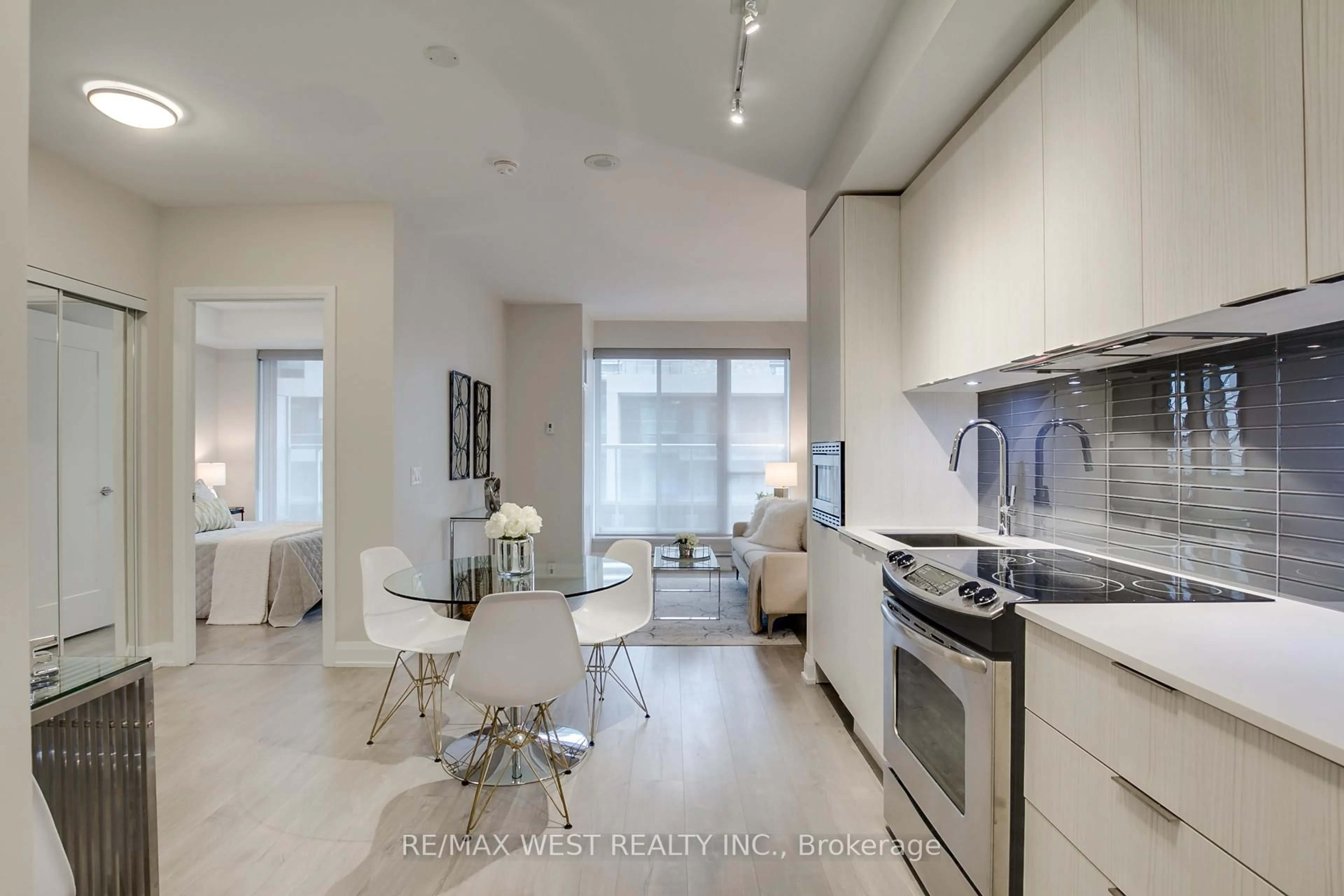 Open concept kitchen, ceramic/tile floor for 110 Marine Parade Dr #607, Toronto Ontario M8V 0A3