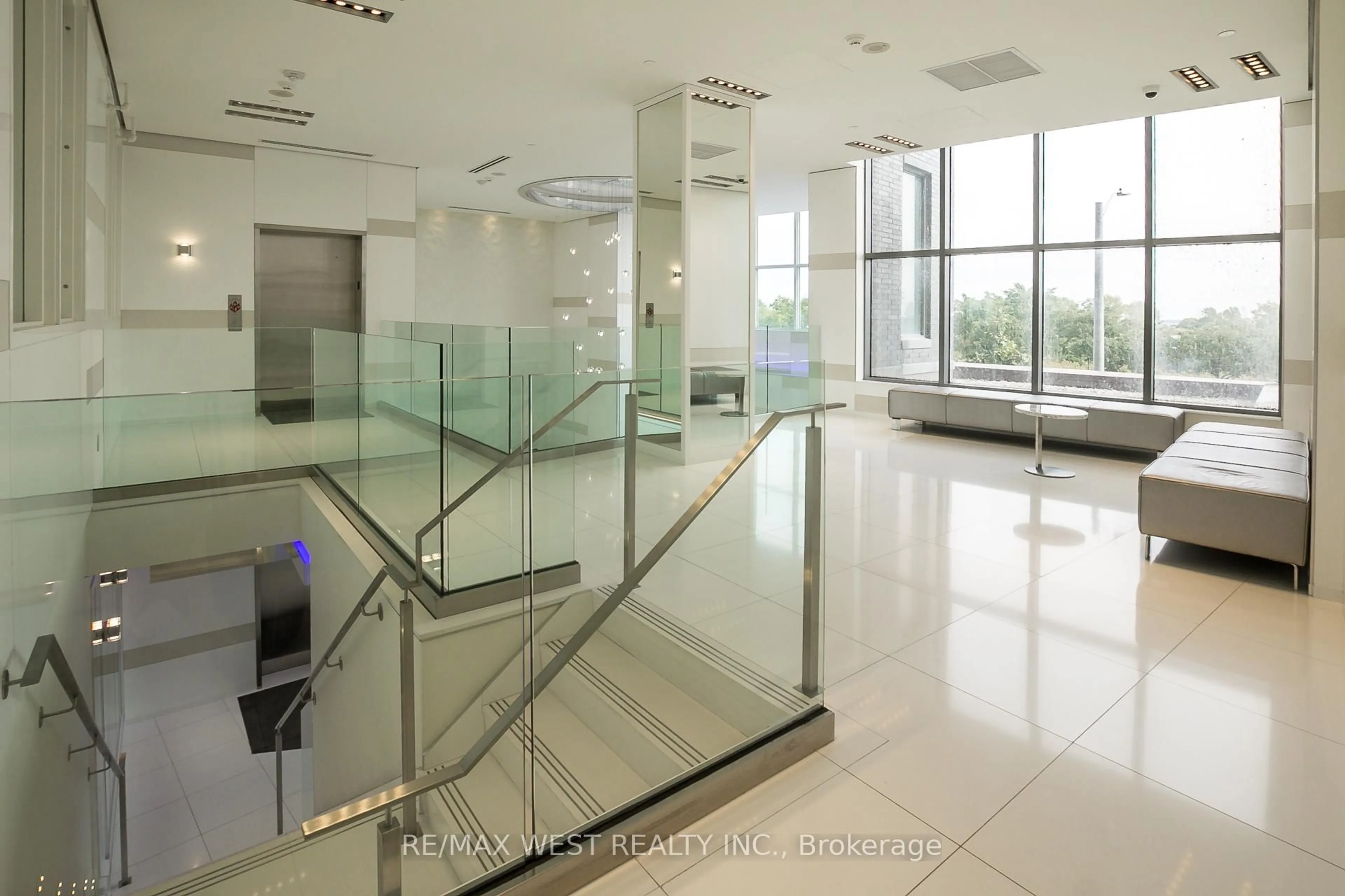 Indoor foyer for 110 Marine Parade Dr #607, Toronto Ontario M8V 0A3