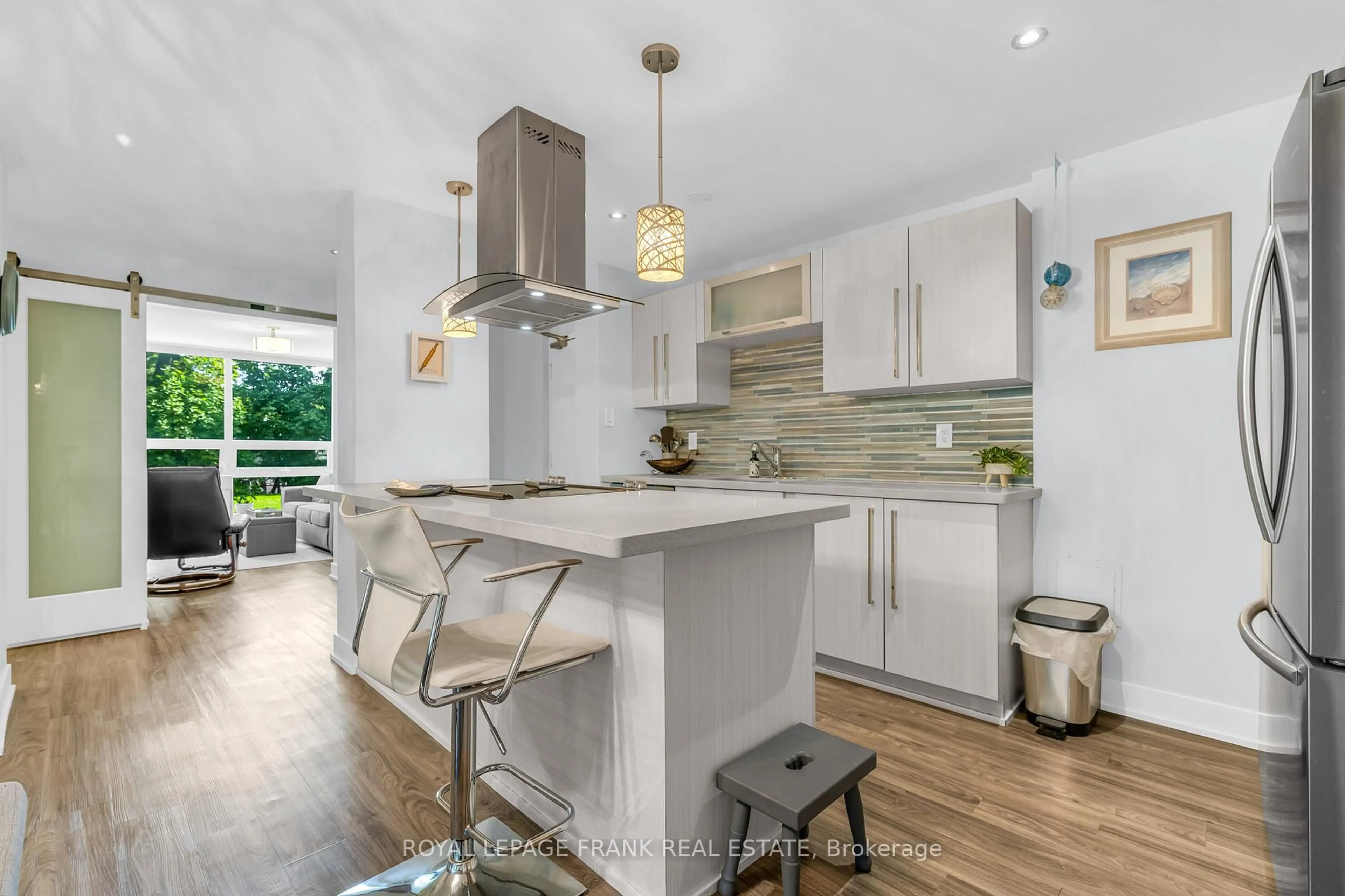 Open concept kitchen, unknown for 20 SPEERS Rd #105, Oakville Ontario L6K 3R5