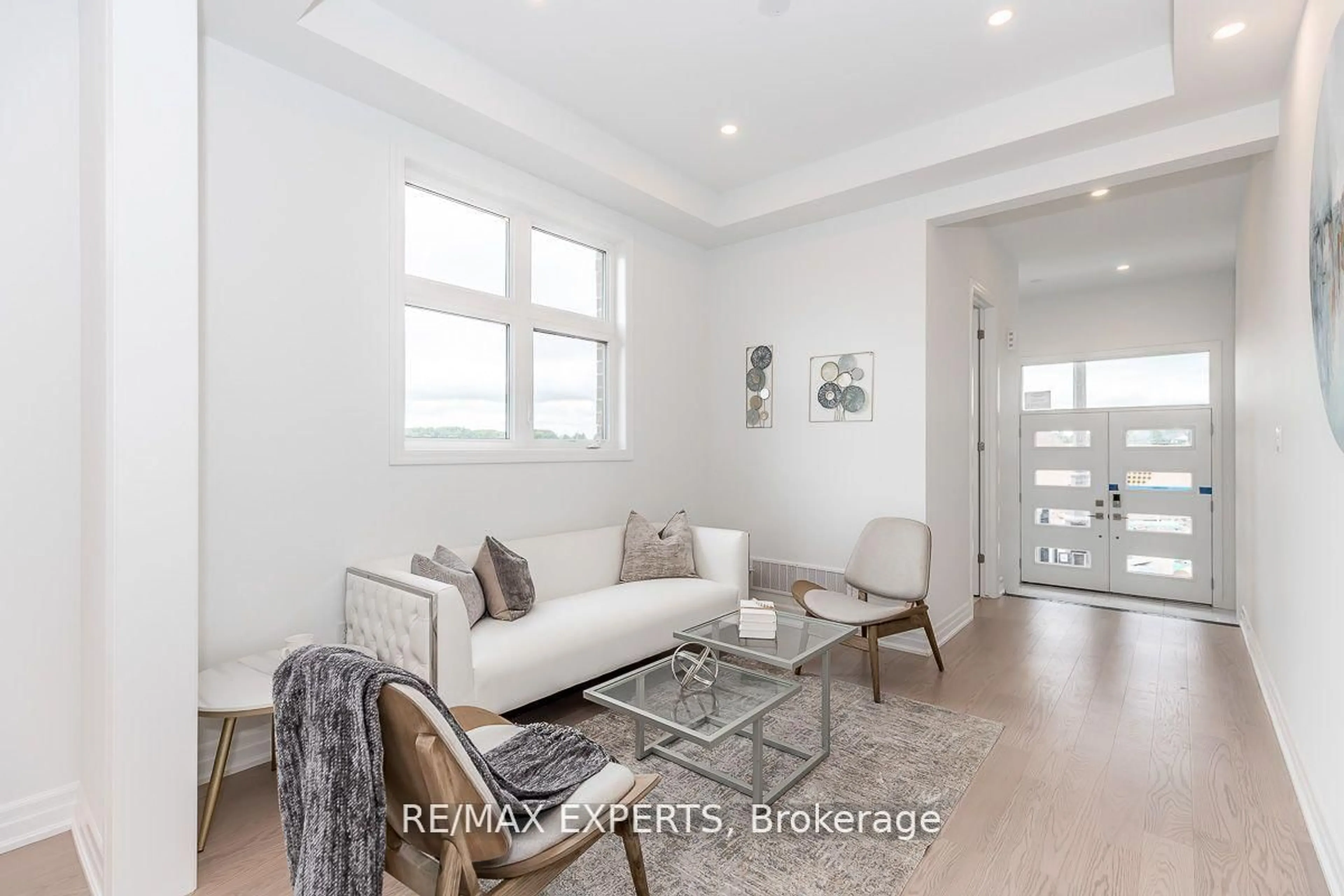 Living room with furniture, unknown for 1376 Hydrangea Gdns, Oakville Ontario L6H 7X2