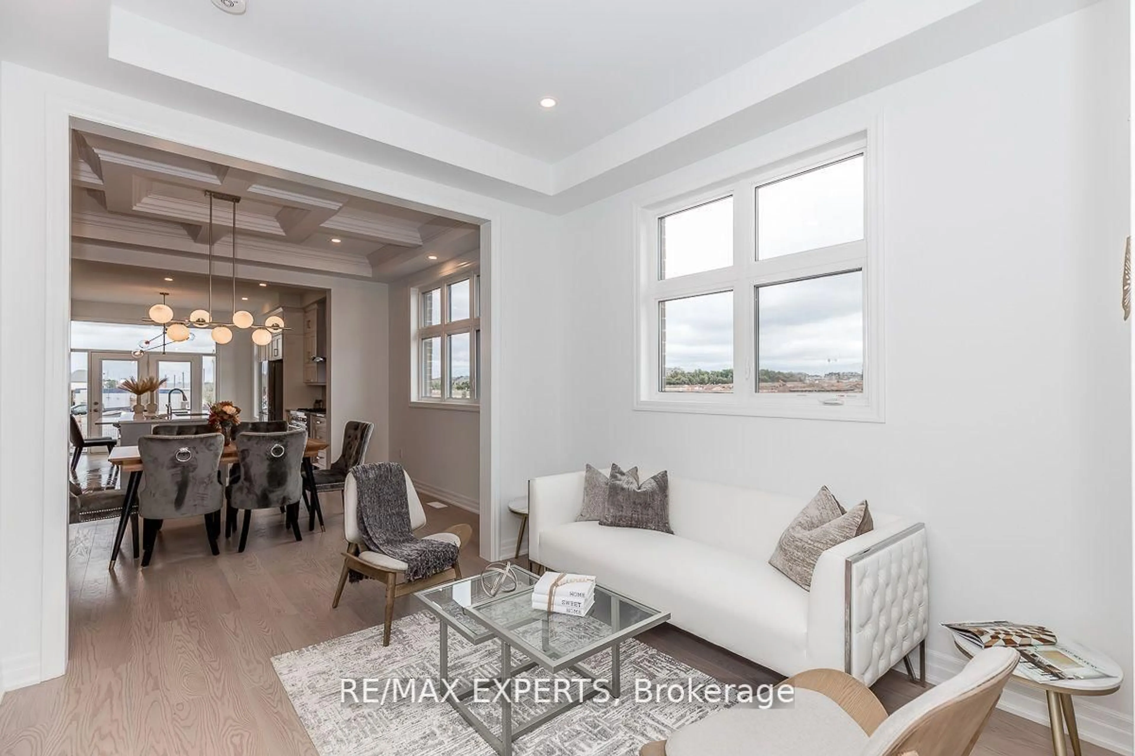 Living room with furniture, unknown for 1376 Hydrangea Gdns, Oakville Ontario L6H 7X2