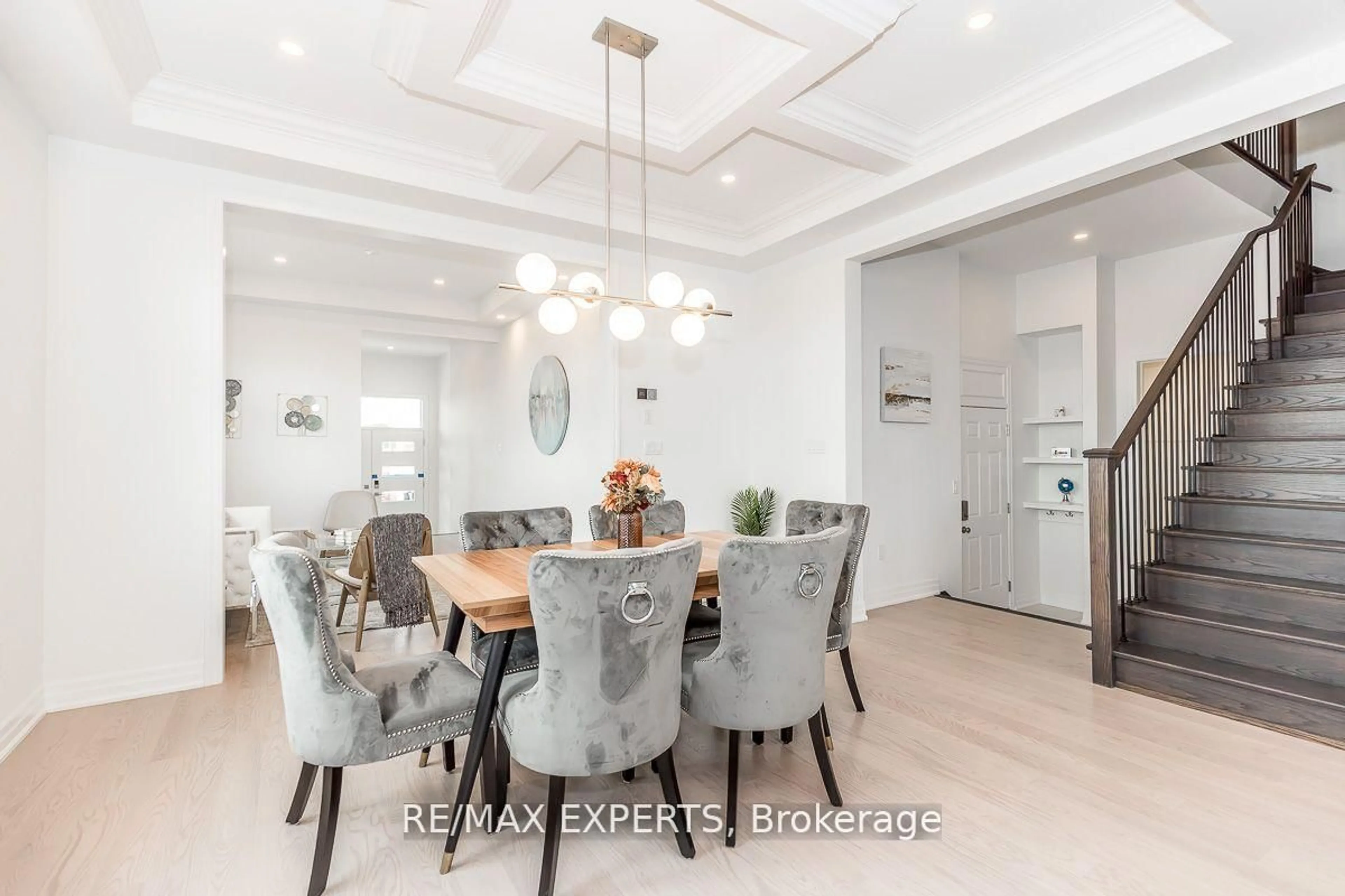 Dining room, unknown for 1376 Hydrangea Gdns, Oakville Ontario L6H 7X2