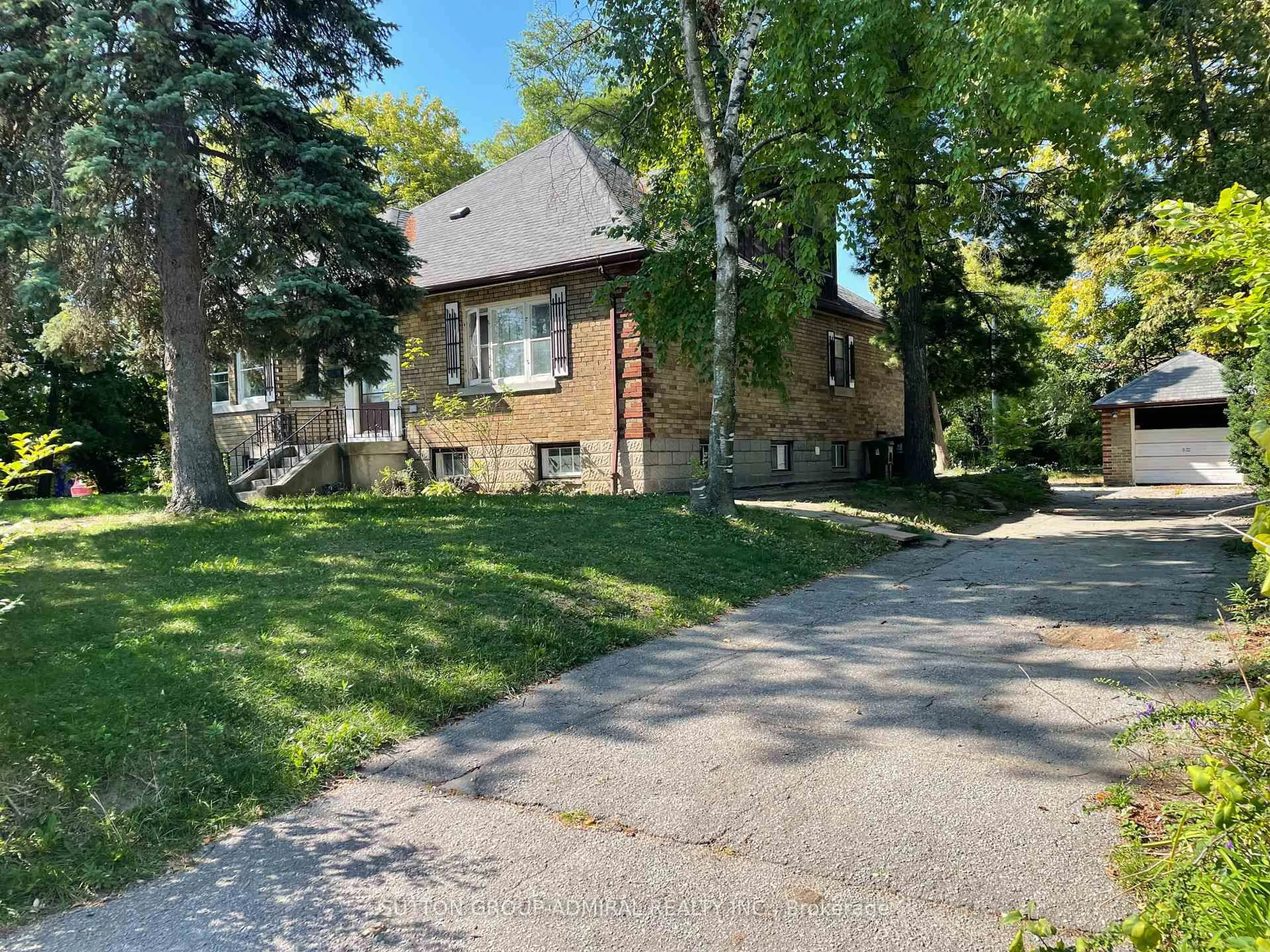 A pic from outside/outdoor area/front of a property/back of a property/a pic from drone, street for 2 Botfield Ave, Toronto Ontario M9B 4C7