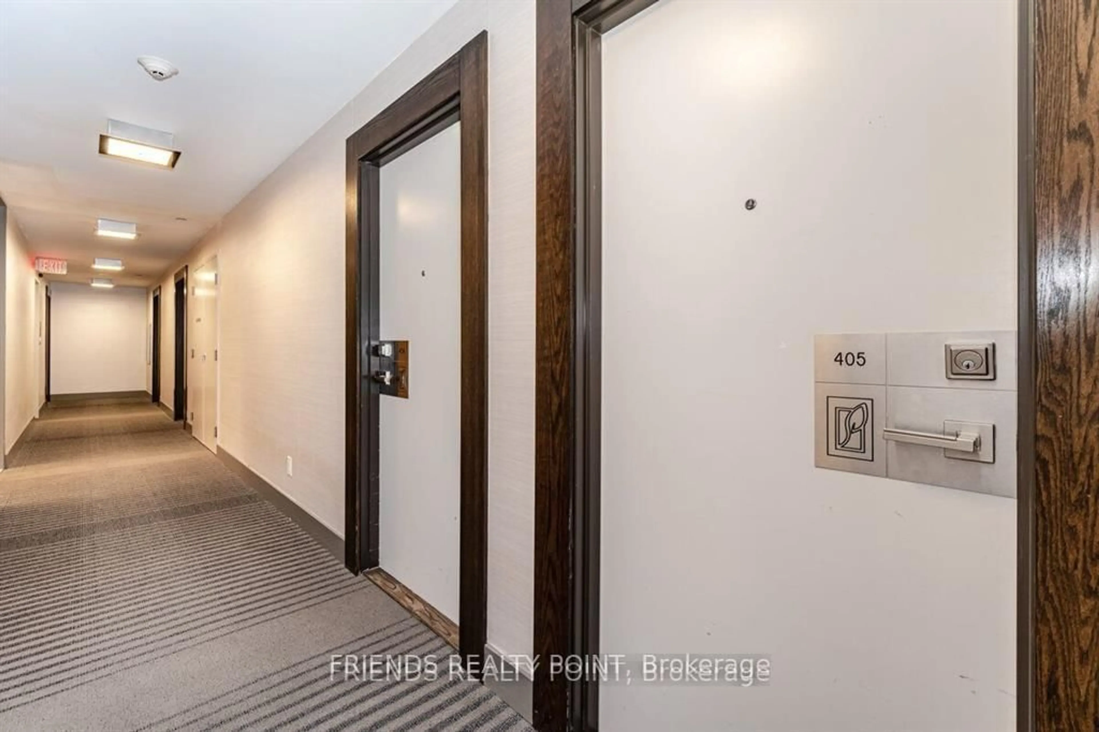 Indoor foyer for 4011 Brickstone Mews #405, Mississauga Ontario L5B 0J7