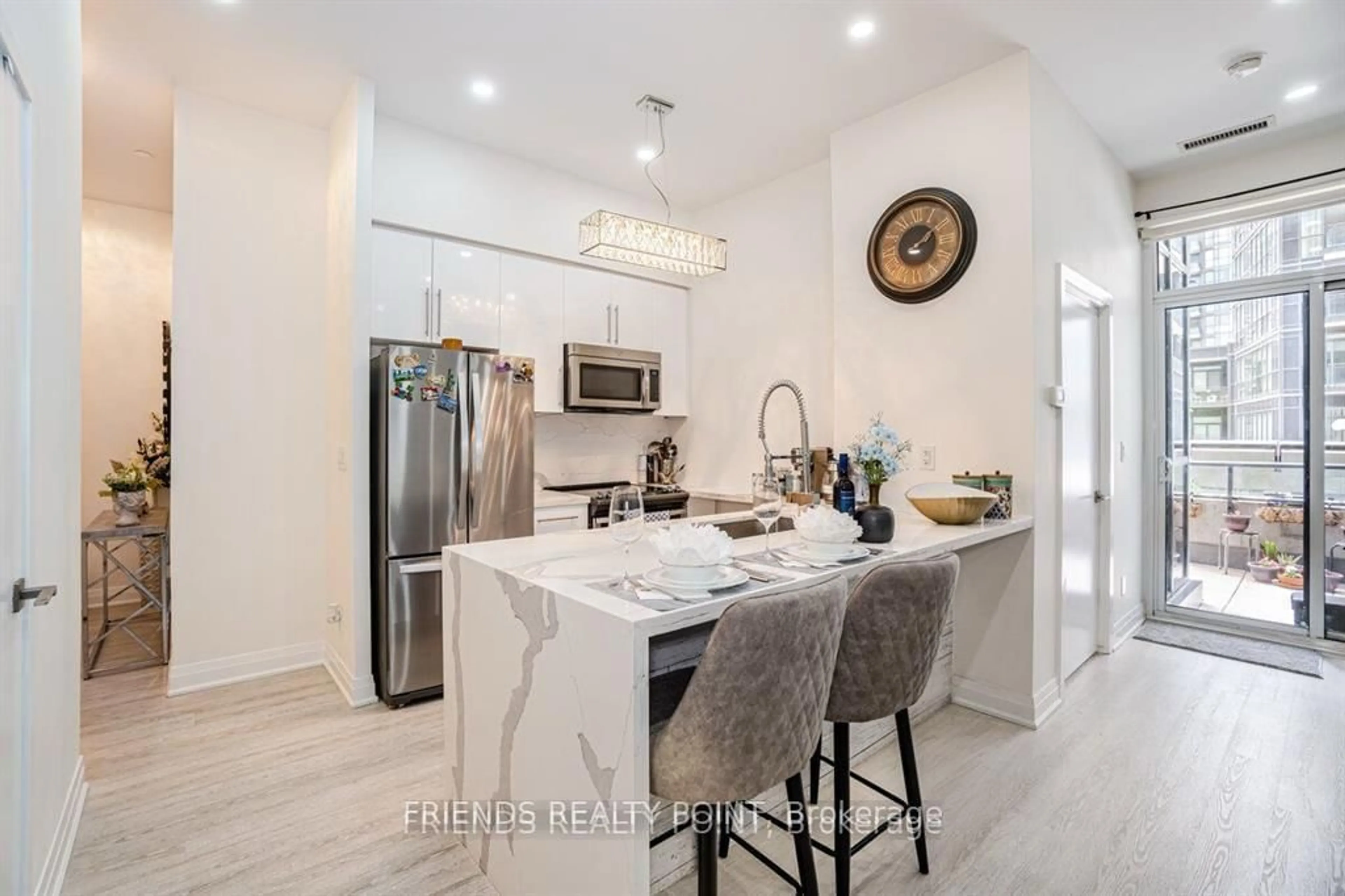 Open concept kitchen, ceramic/tile floor for 4011 Brickstone Mews #405, Mississauga Ontario L5B 0J7