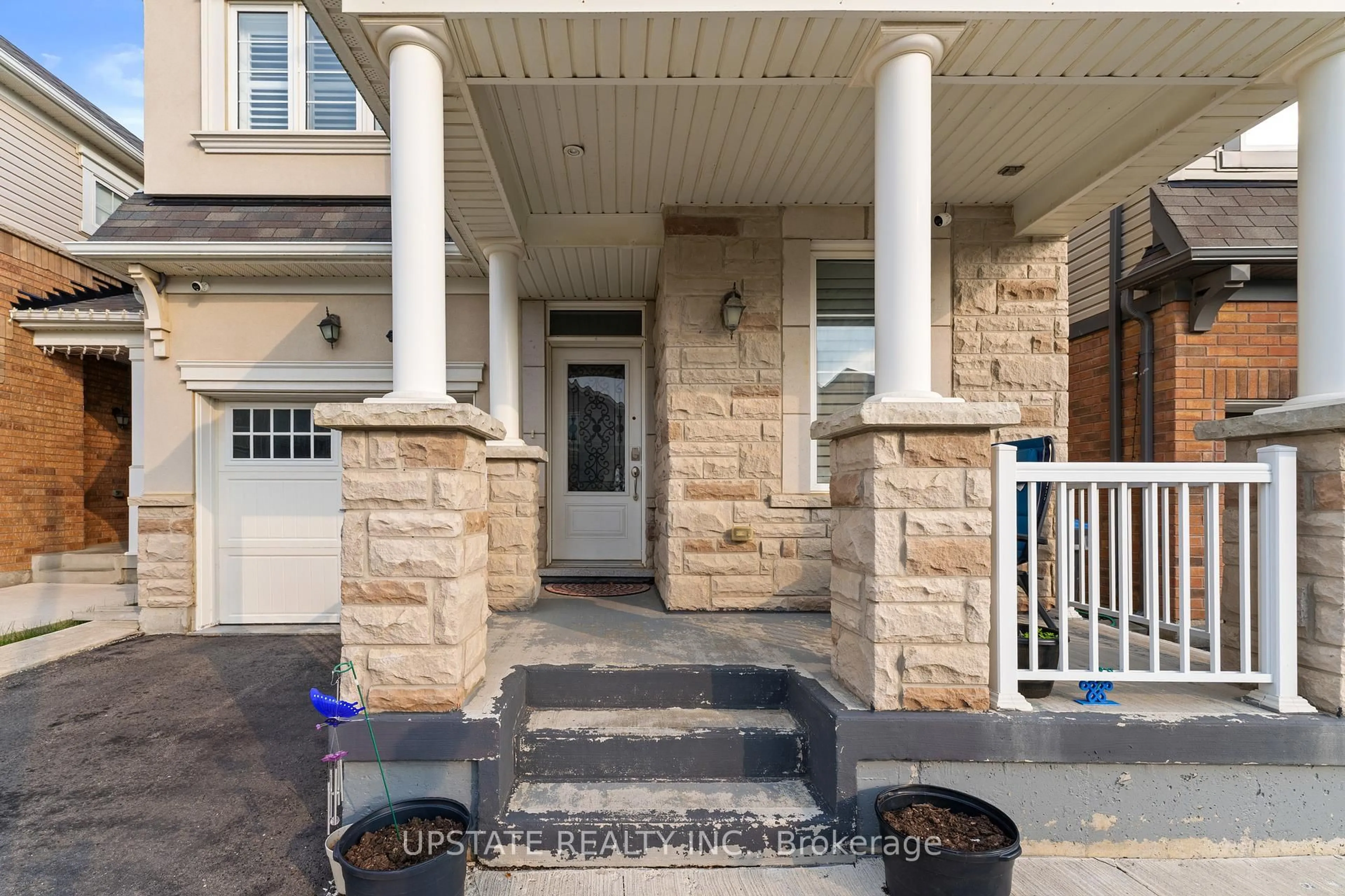 Indoor entryway for 19 Troyer St, Brampton Ontario L7A 4T4