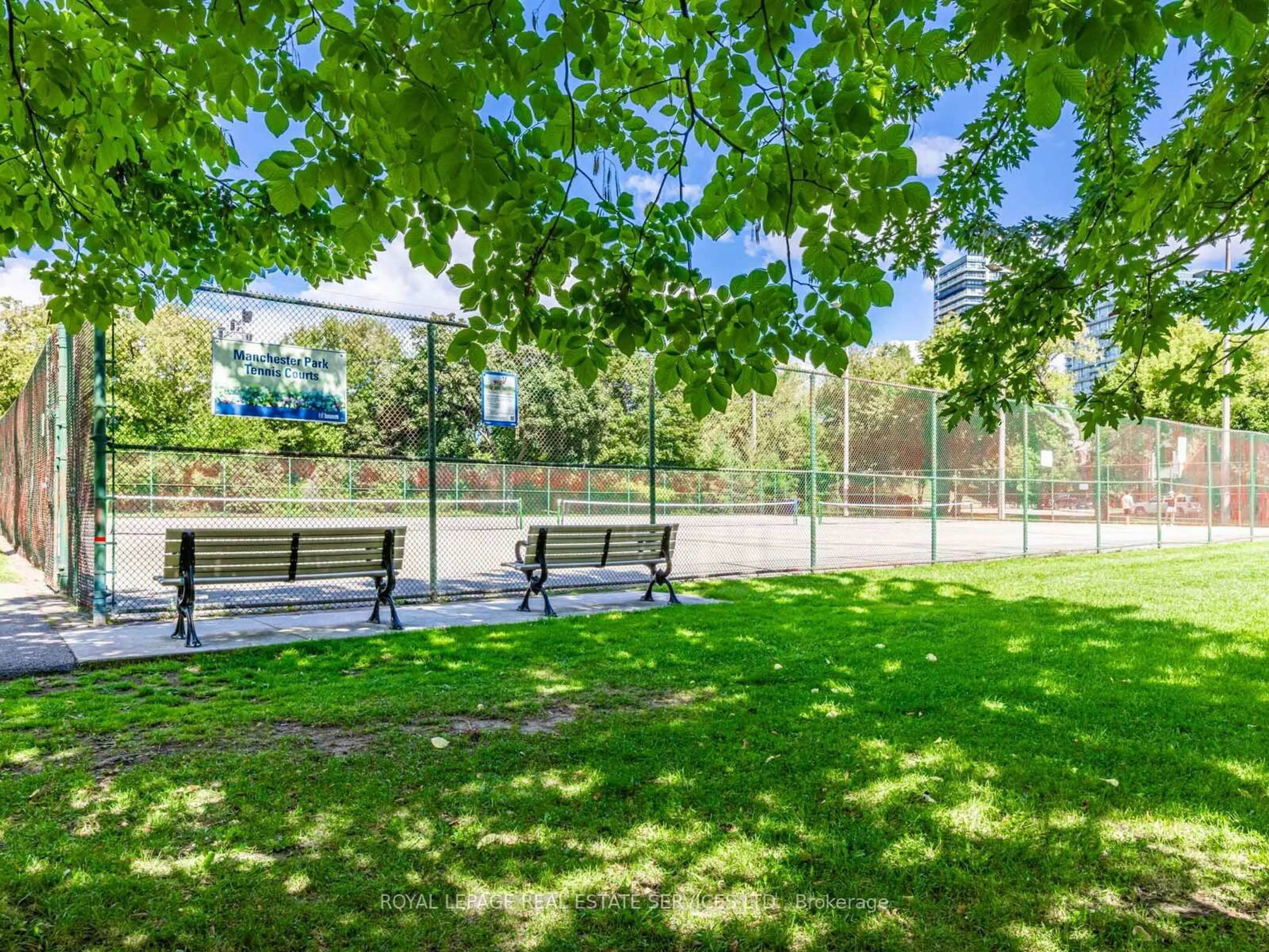 Patio, forest/trees view for 105 Harbourview Cres, Toronto Ontario M8V 4A9