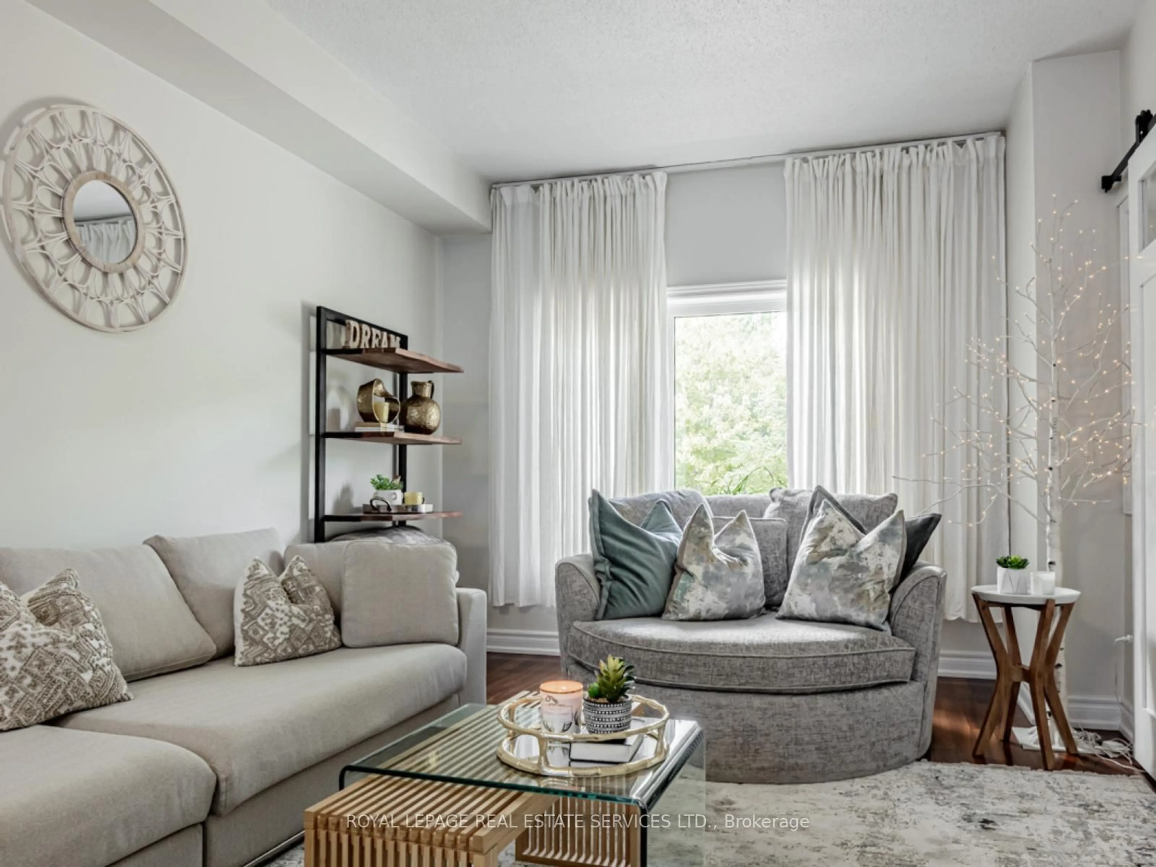 Living room with furniture, unknown for 105 Harbourview Cres, Toronto Ontario M8V 4A9