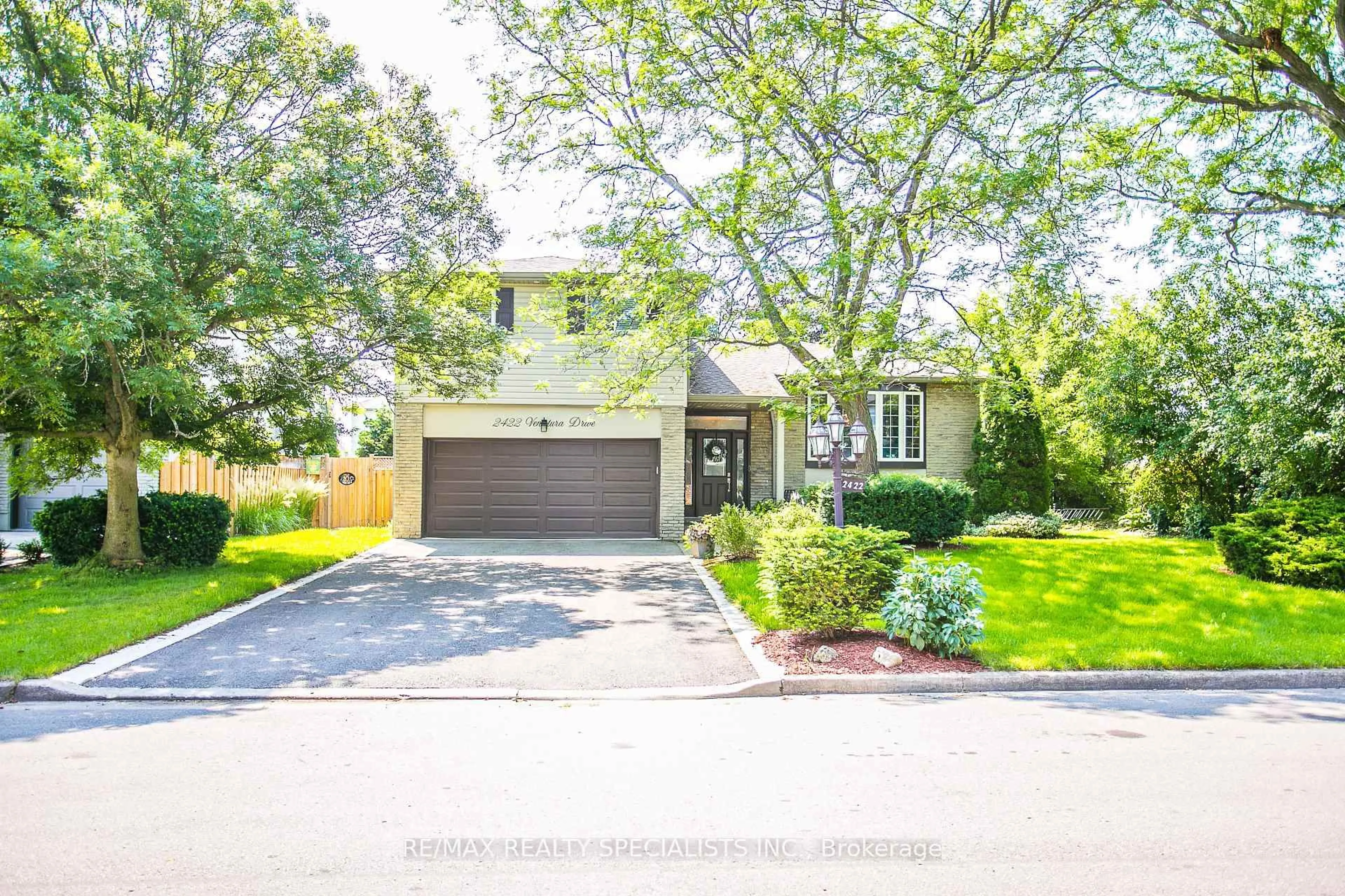 Home with brick exterior material, street for 2422 Ventura Dr, Oakville Ontario L6L 2H4