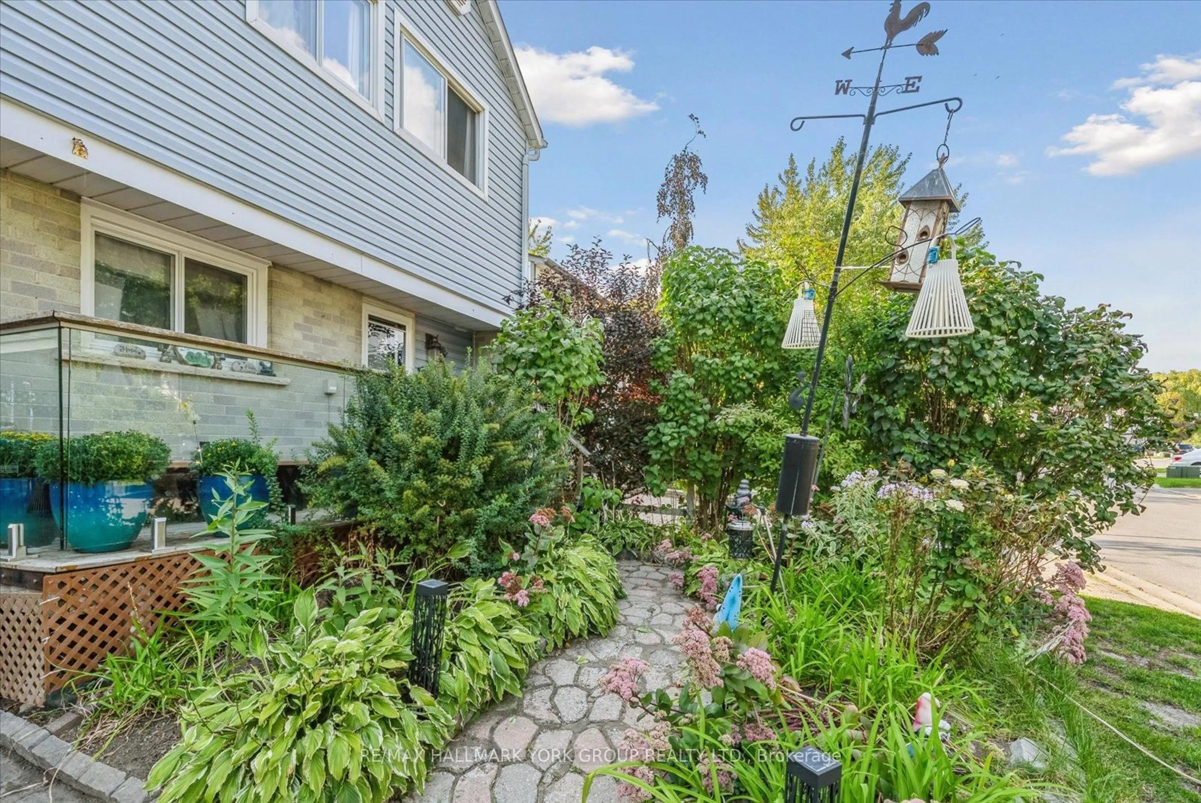 Patio, street for 31 Jacobs Sq, Brampton Ontario L6S 2M5