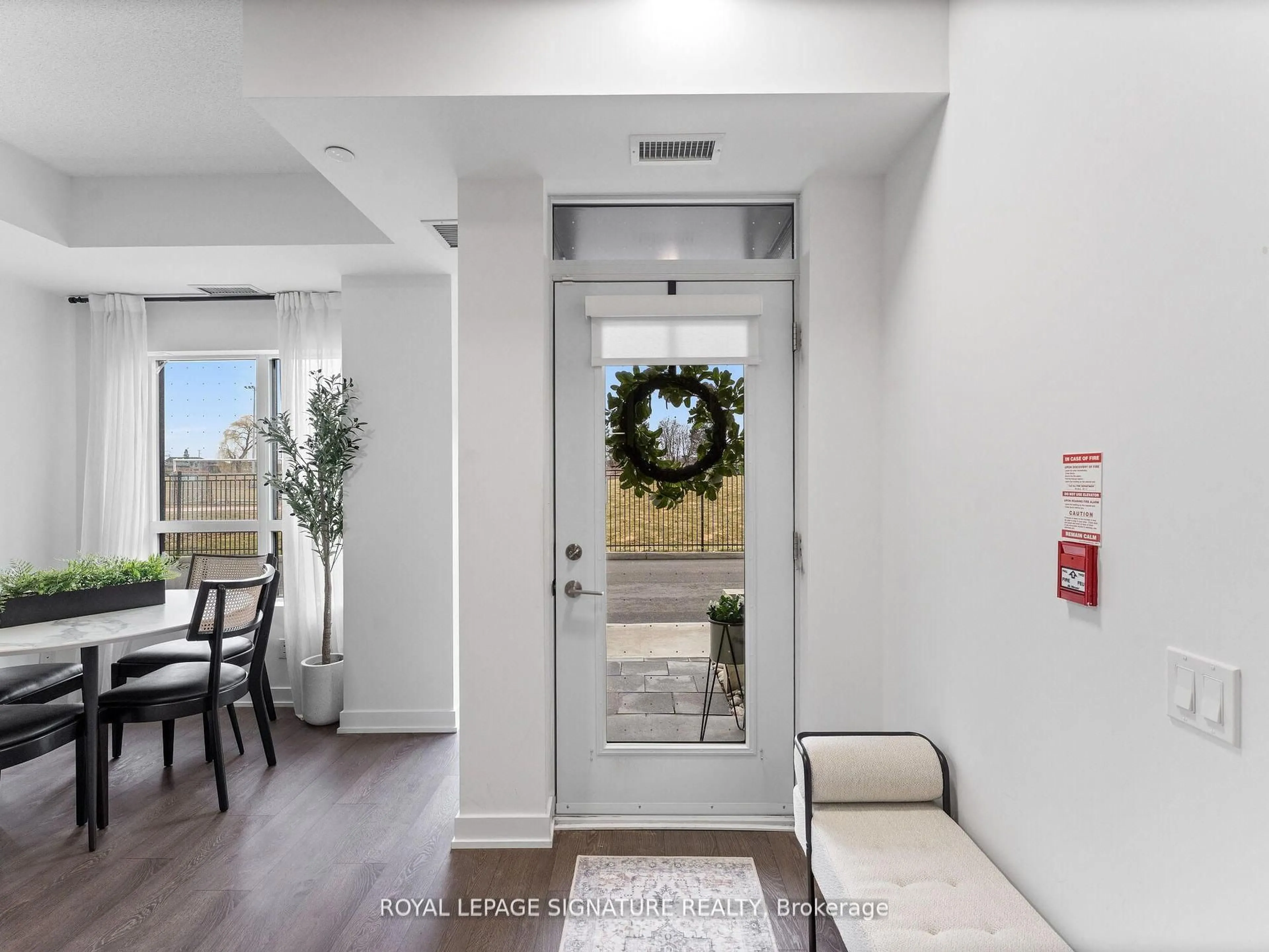 Indoor entryway for 251 Manitoba St #132, Toronto Ontario M8Y 0C7